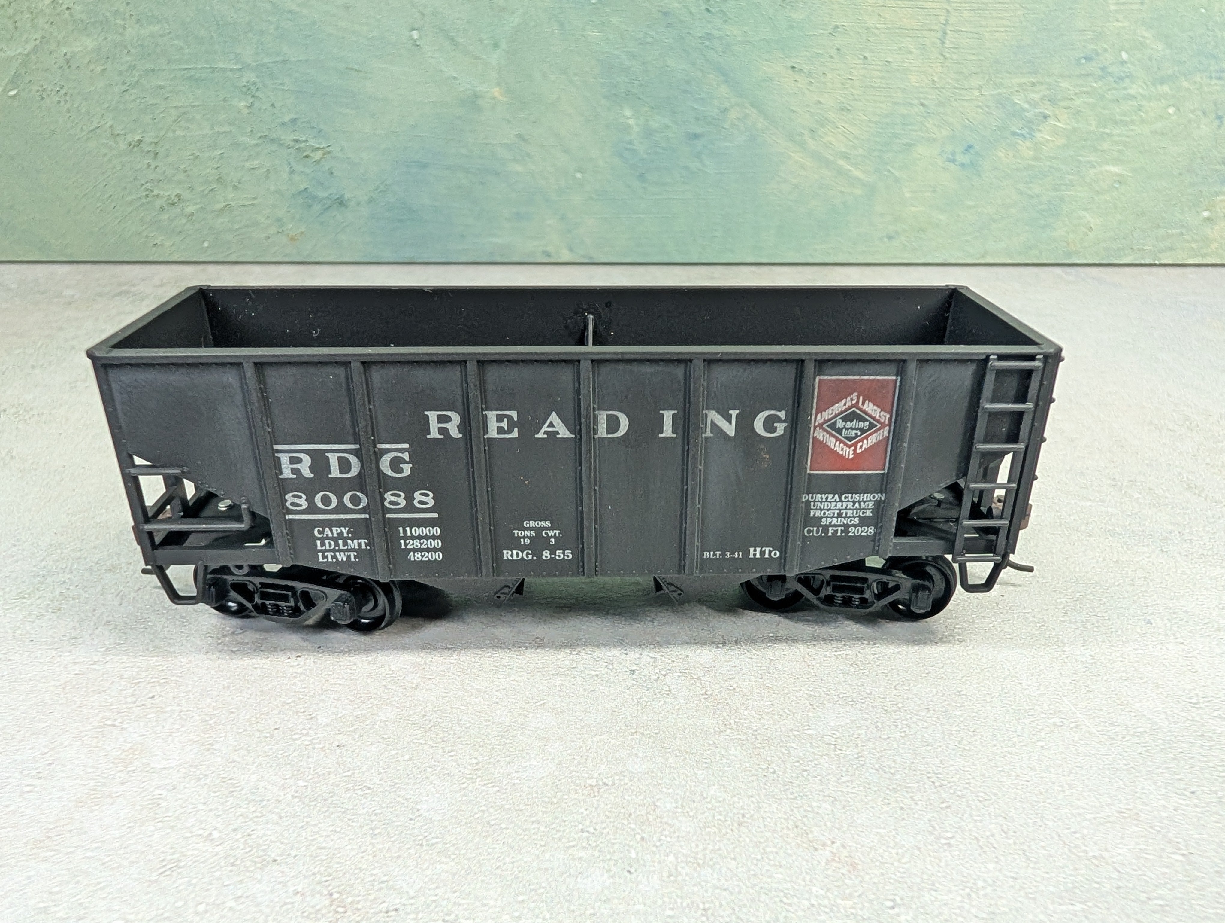 USED Stewart Hobbies HO Scale 2 Bay Open Hopper Reading RDG #80088 Weathered