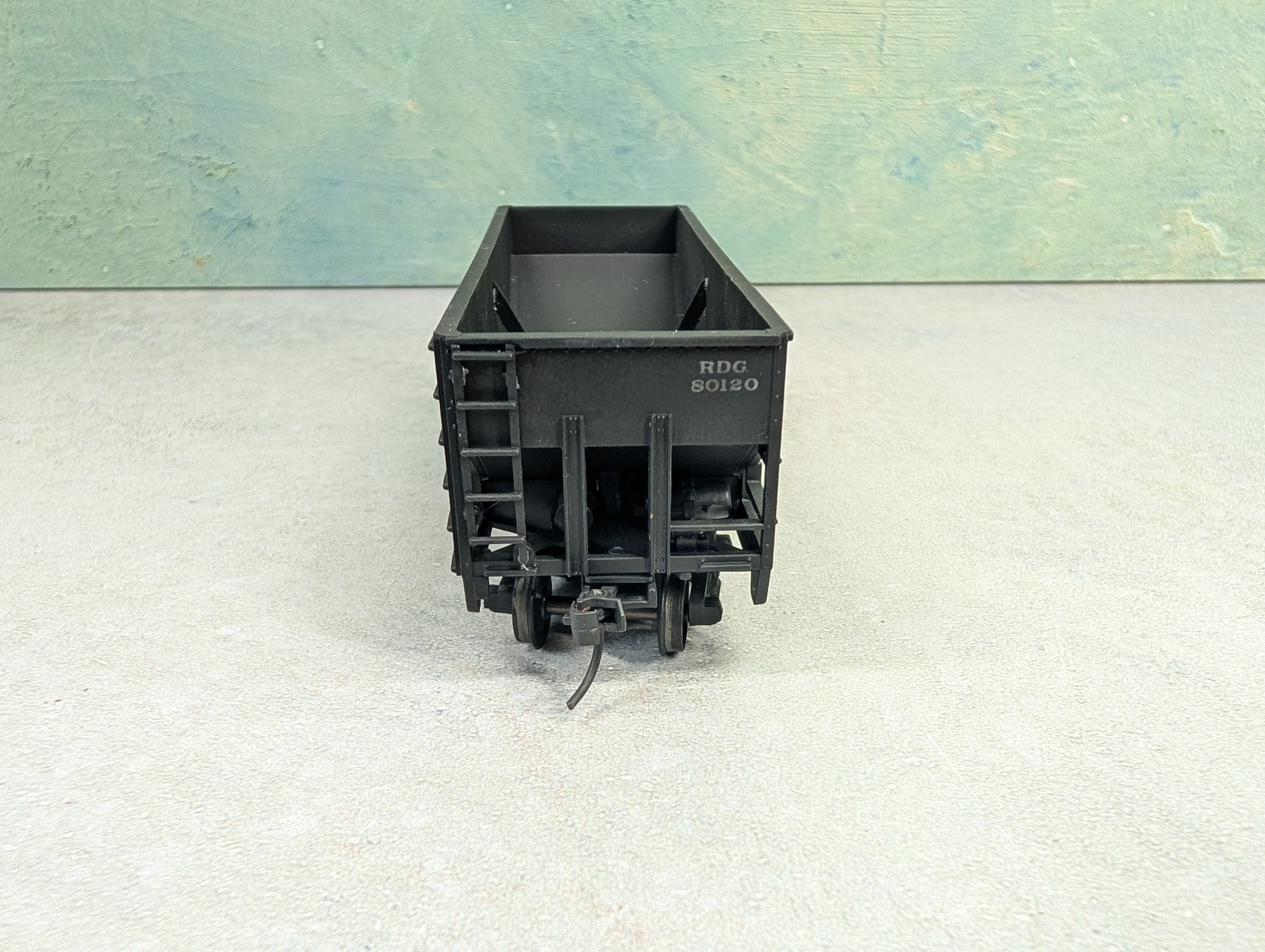 USED Stewart Hobbies HO Scale 2 Bay Open Hopper Reading RDG #80120 Weathered