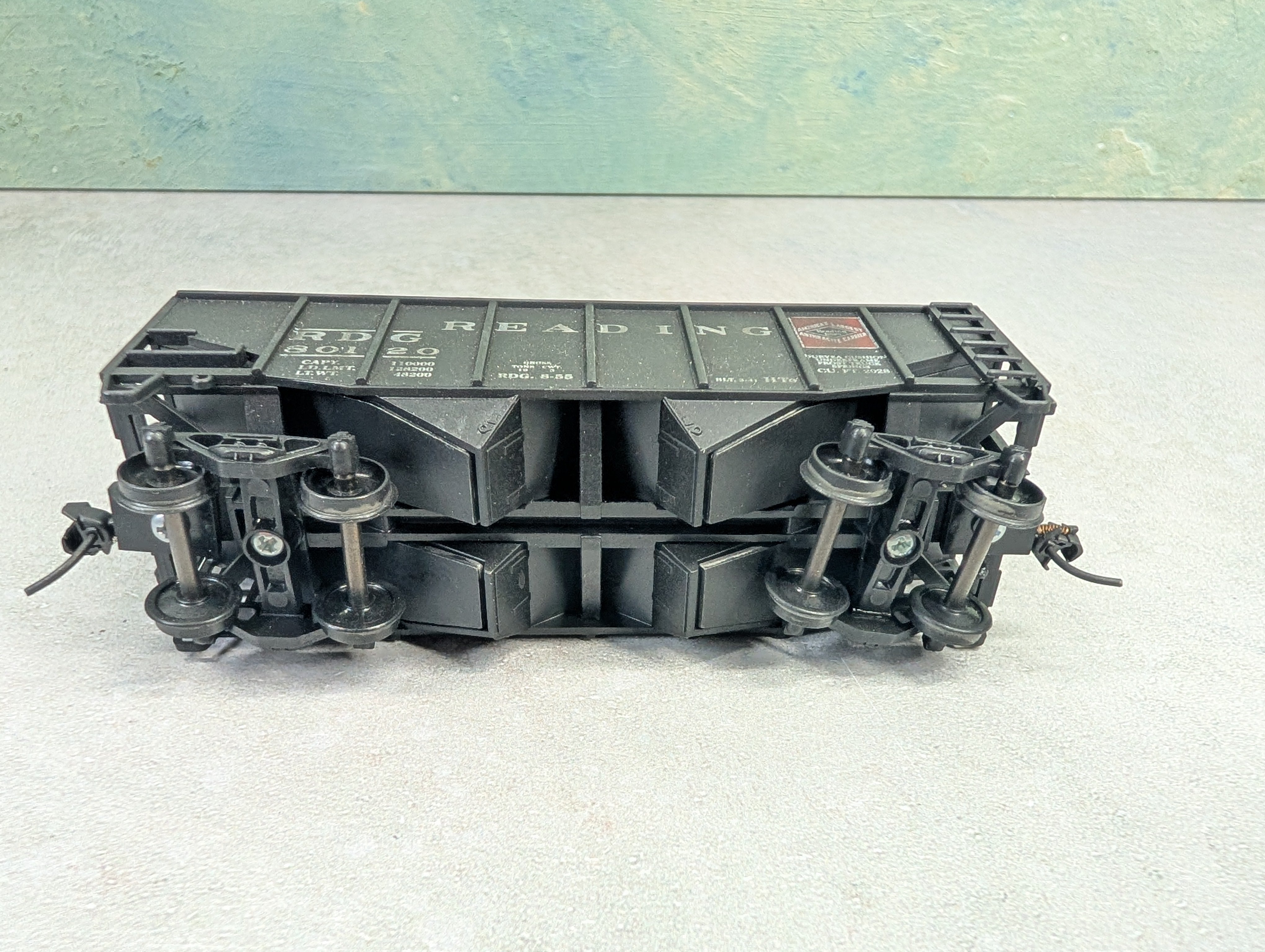 USED Stewart Hobbies HO Scale 2 Bay Open Hopper Reading RDG #80120 Weathered