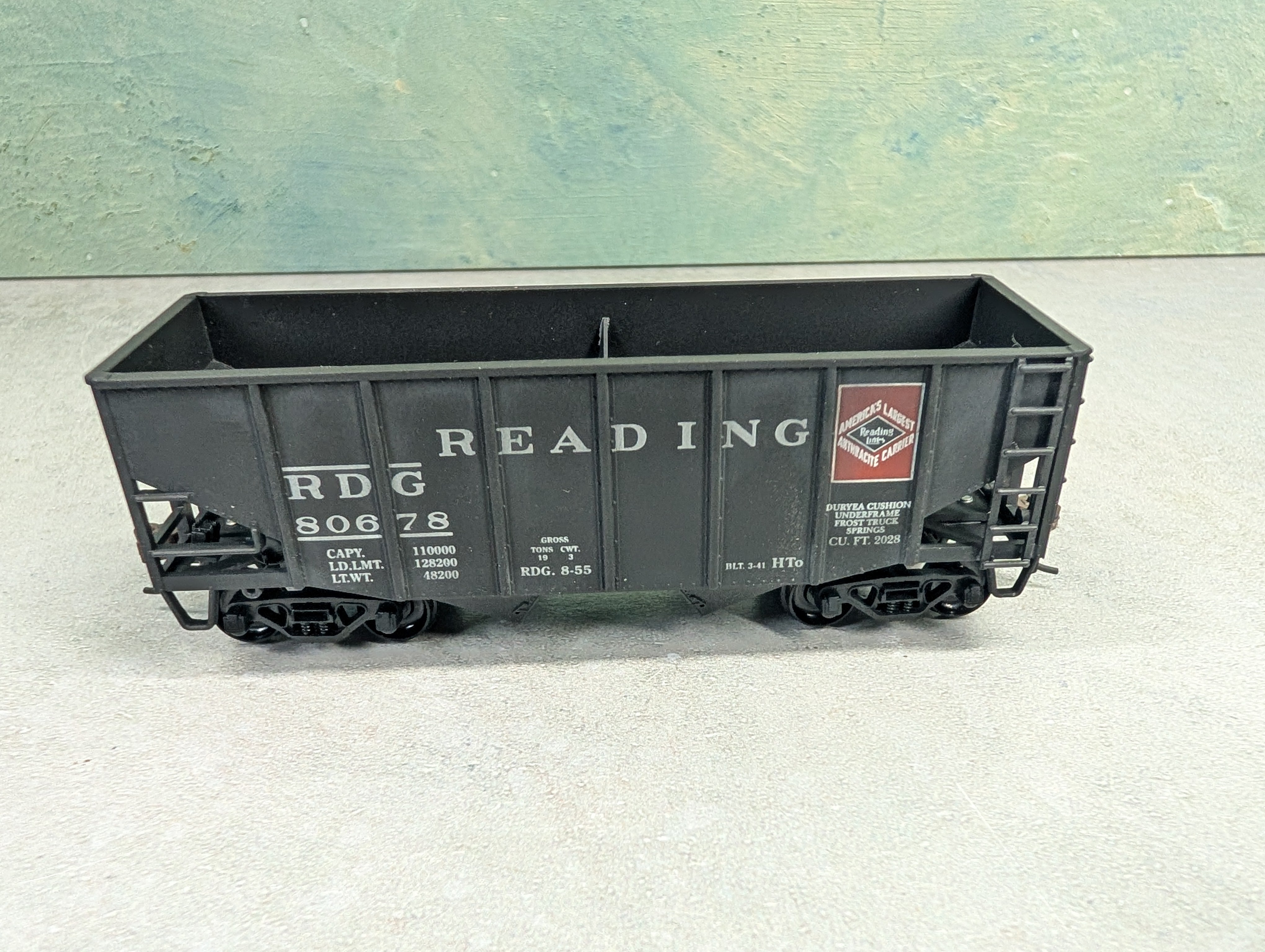USED Stewart Hobbies HO Scale 2 Bay Open Hopper Reading RDG #80678 Weathered