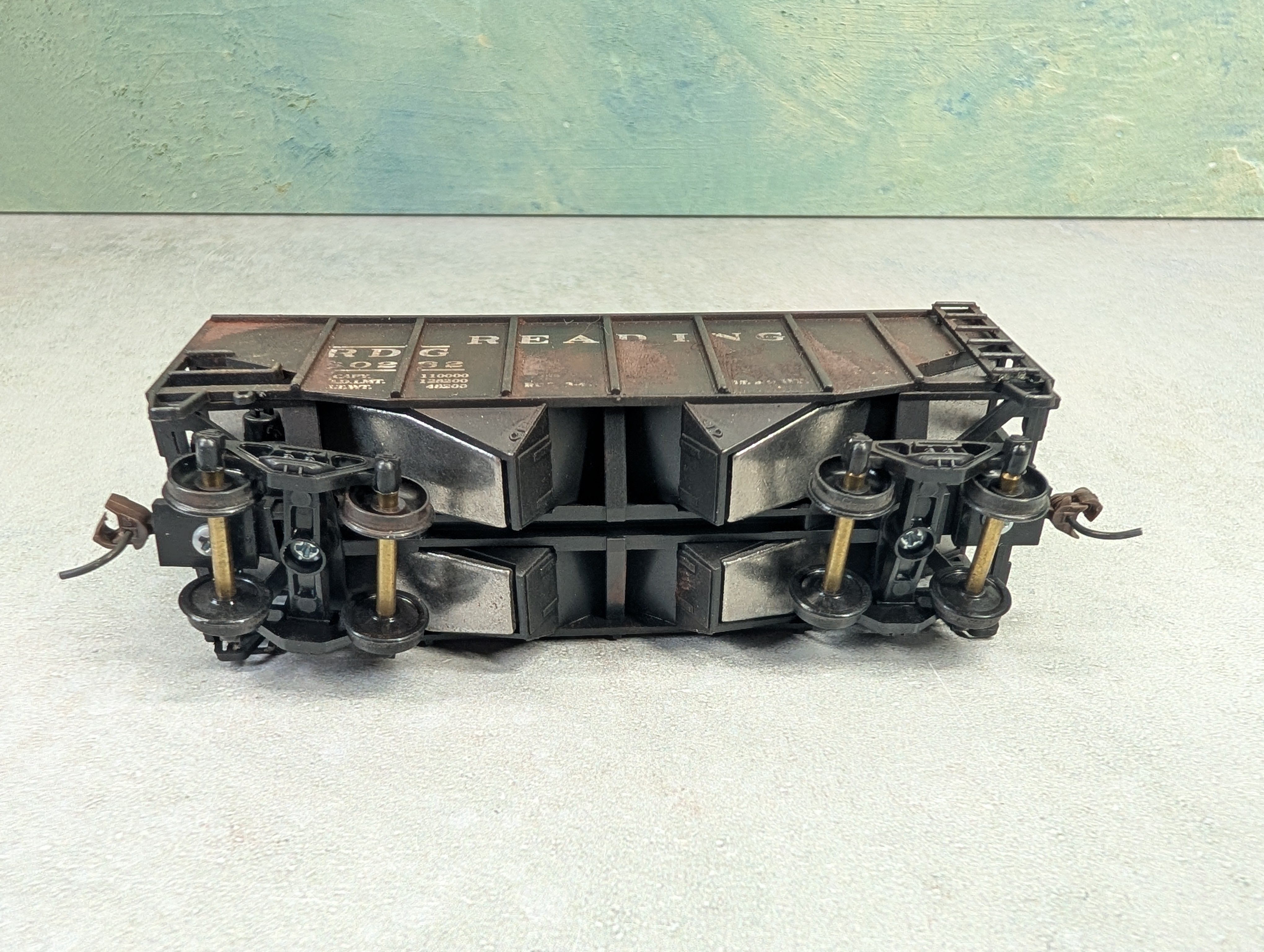 USED Stewart Hobbies HO Scale 2 Bay Open Hopper Reading RDG #80262 Weathered