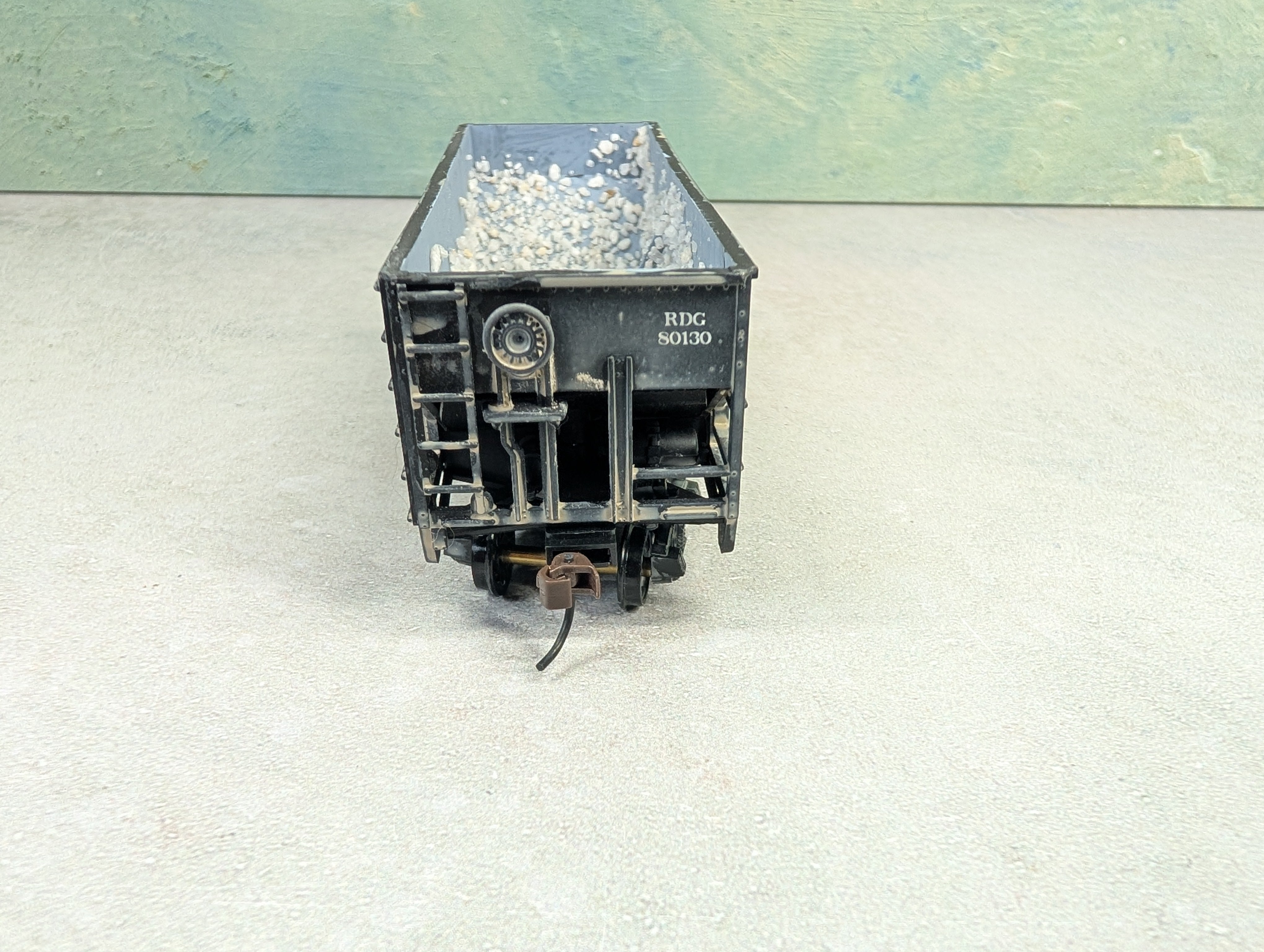 USED Stewart Hobbies HO Scale 2 Bay Open Hopper Reading RDG #80130 Weathered