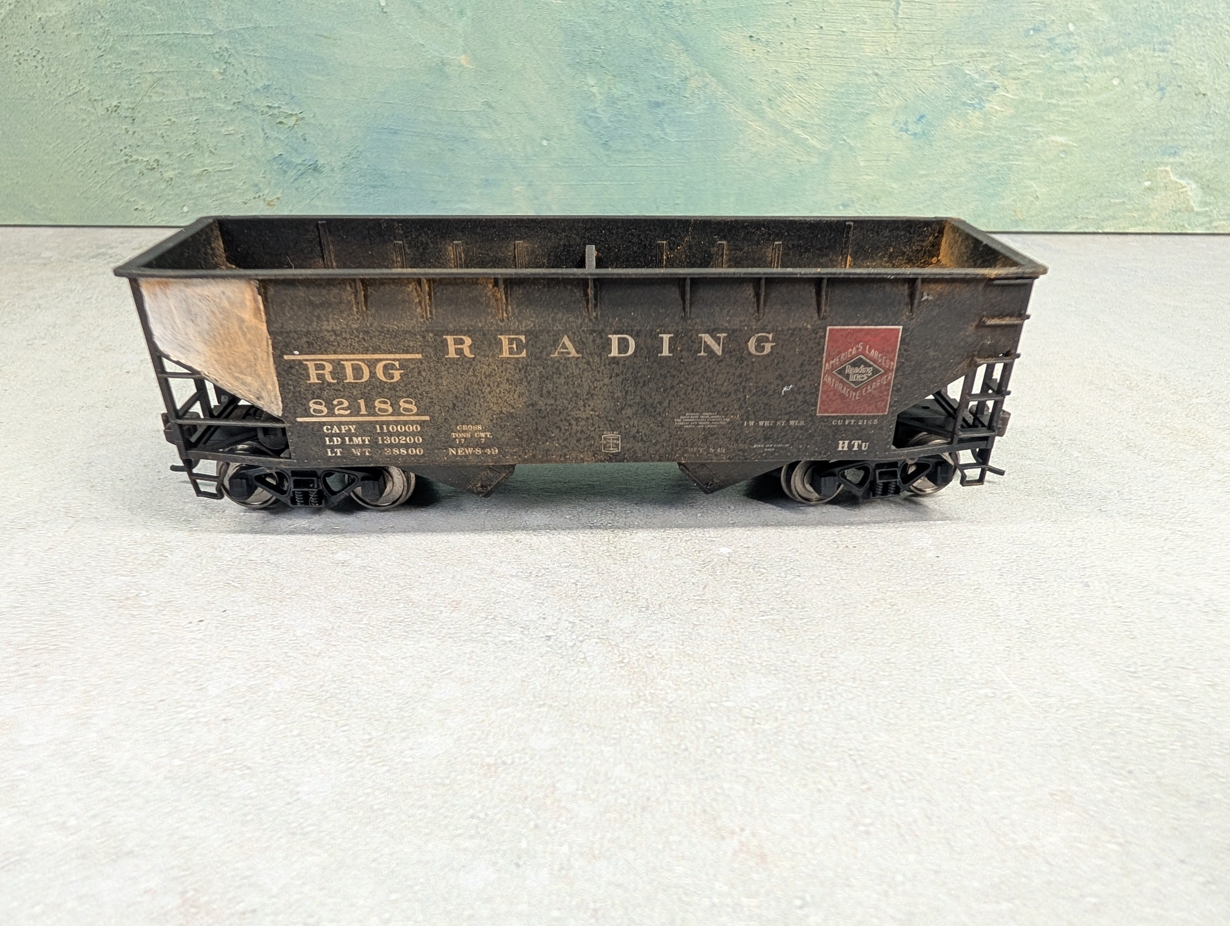 USED Atlas HO Scale 2 Bay Open Hopper Reading RDG #82188 Weathered