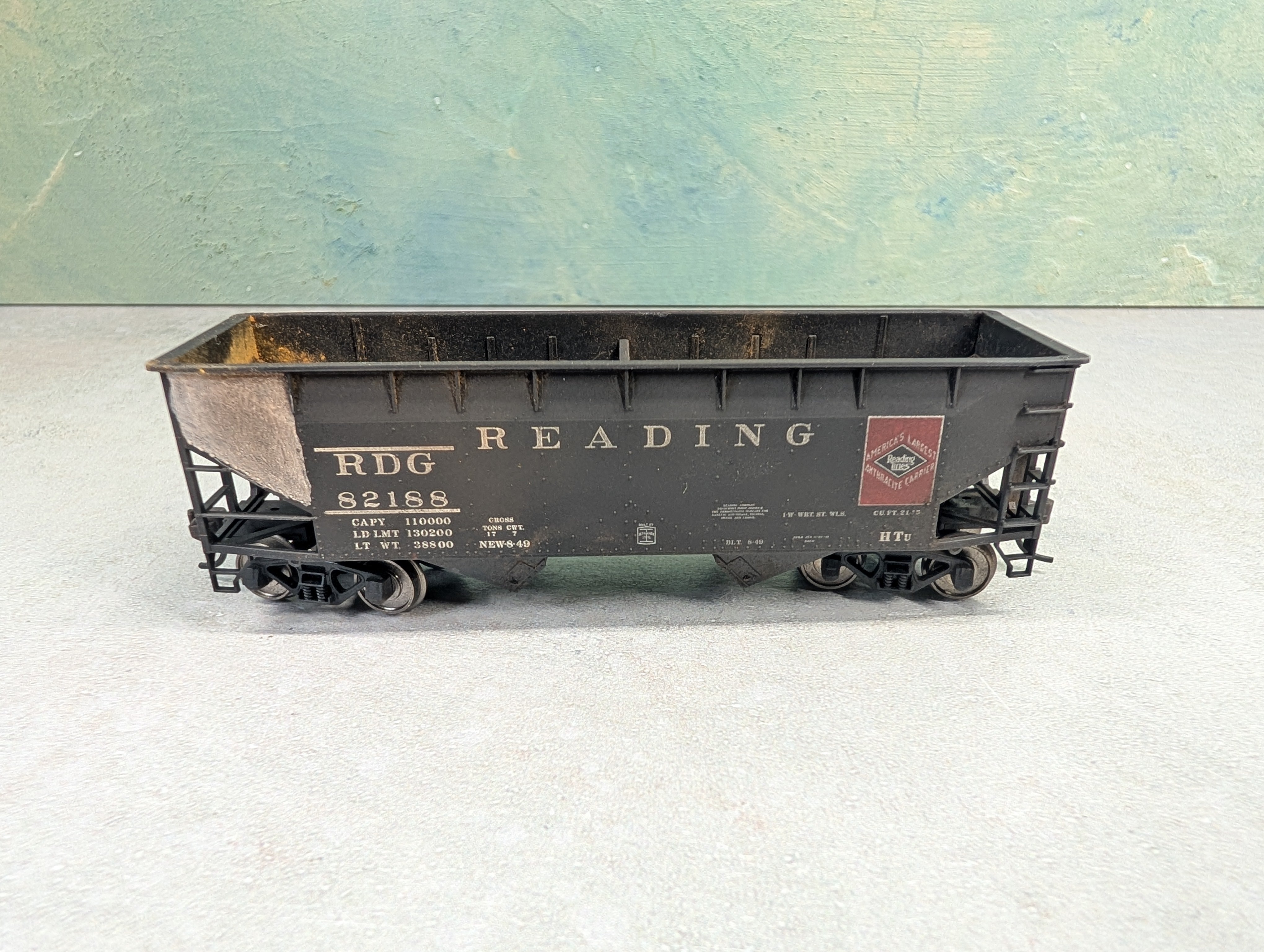 USED Atlas HO Scale 2 Bay Open Hopper Reading RDG #82188 Weathered