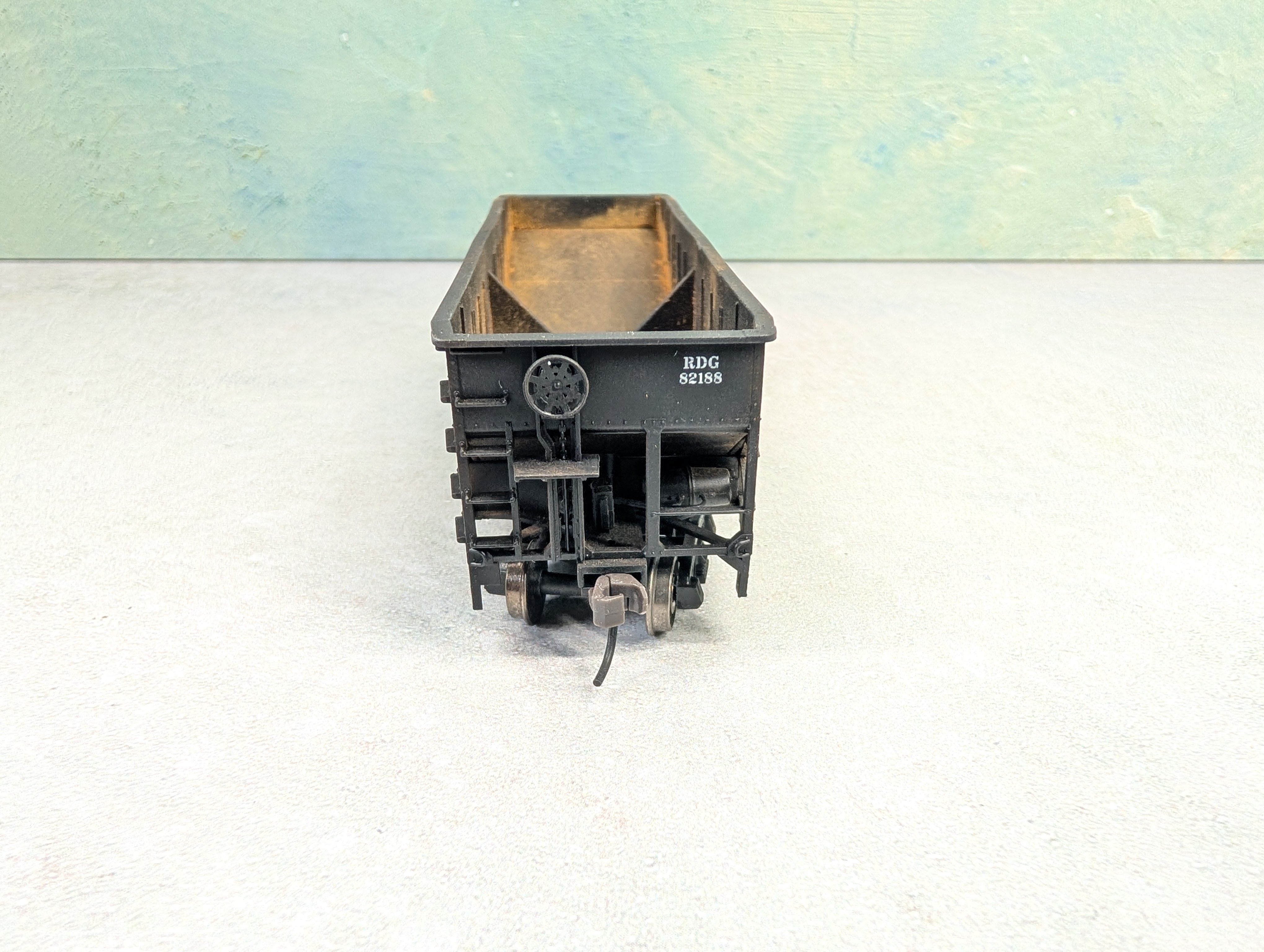 USED Atlas HO Scale 2 Bay Open Hopper Reading RDG #82188 Weathered