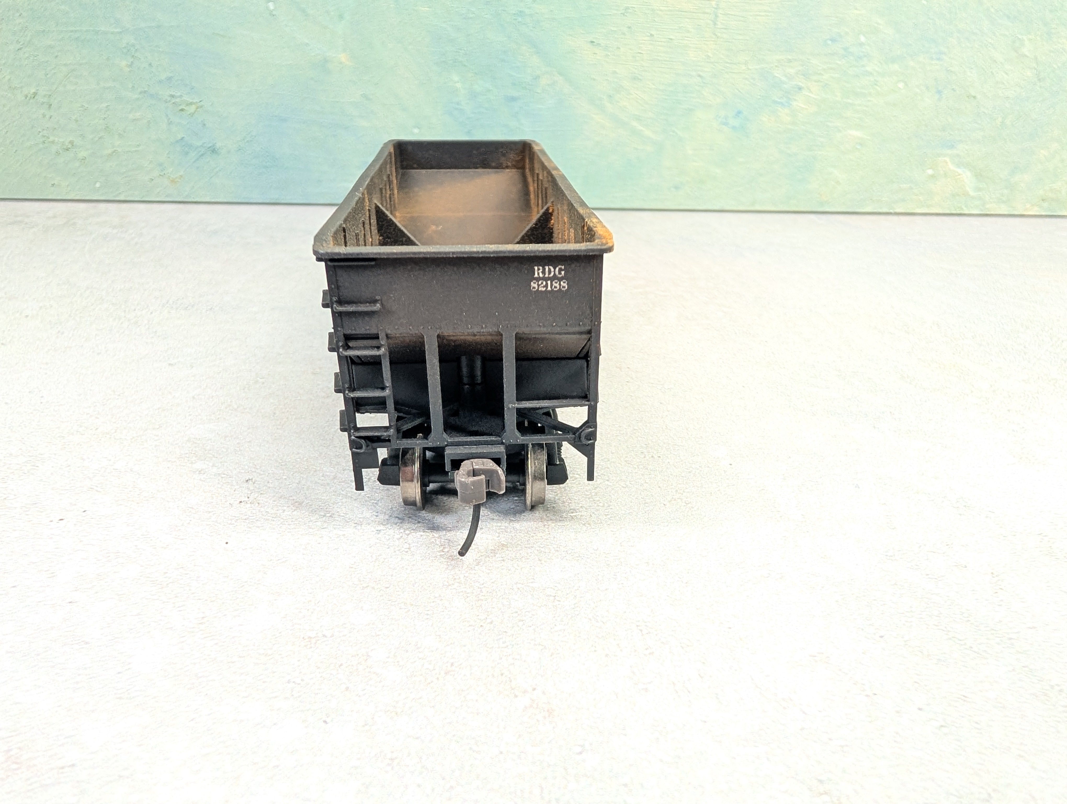 USED Atlas HO Scale 2 Bay Open Hopper Reading RDG #82188 Weathered