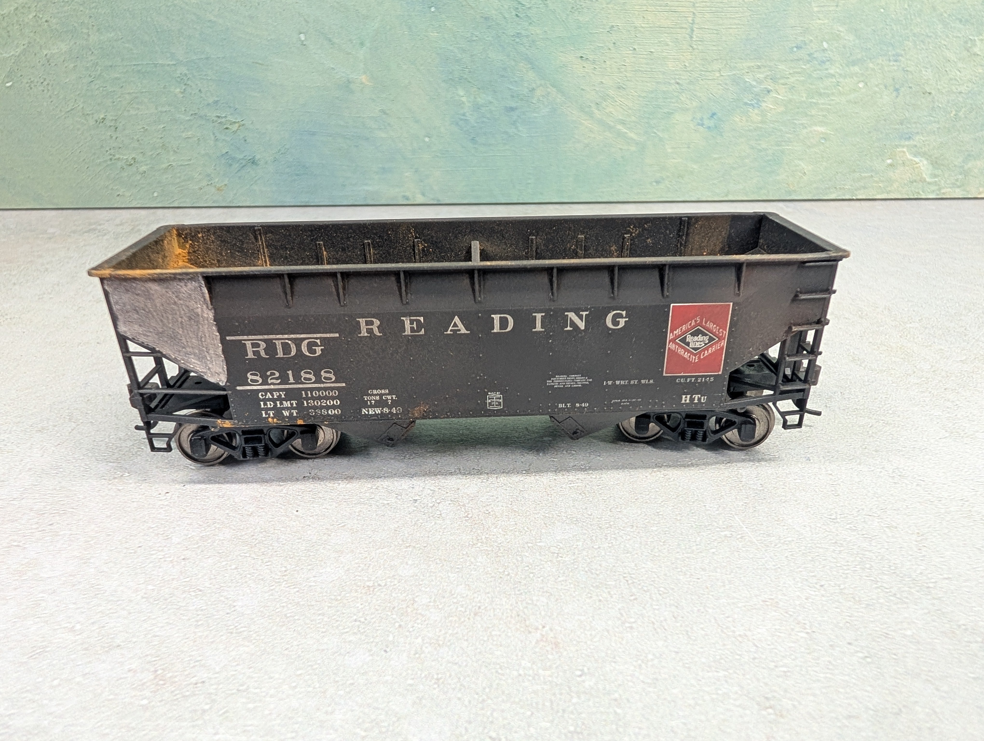 USED Atlas HO Scale 2 Bay Open Hopper Reading RDG #82188 Weathered
