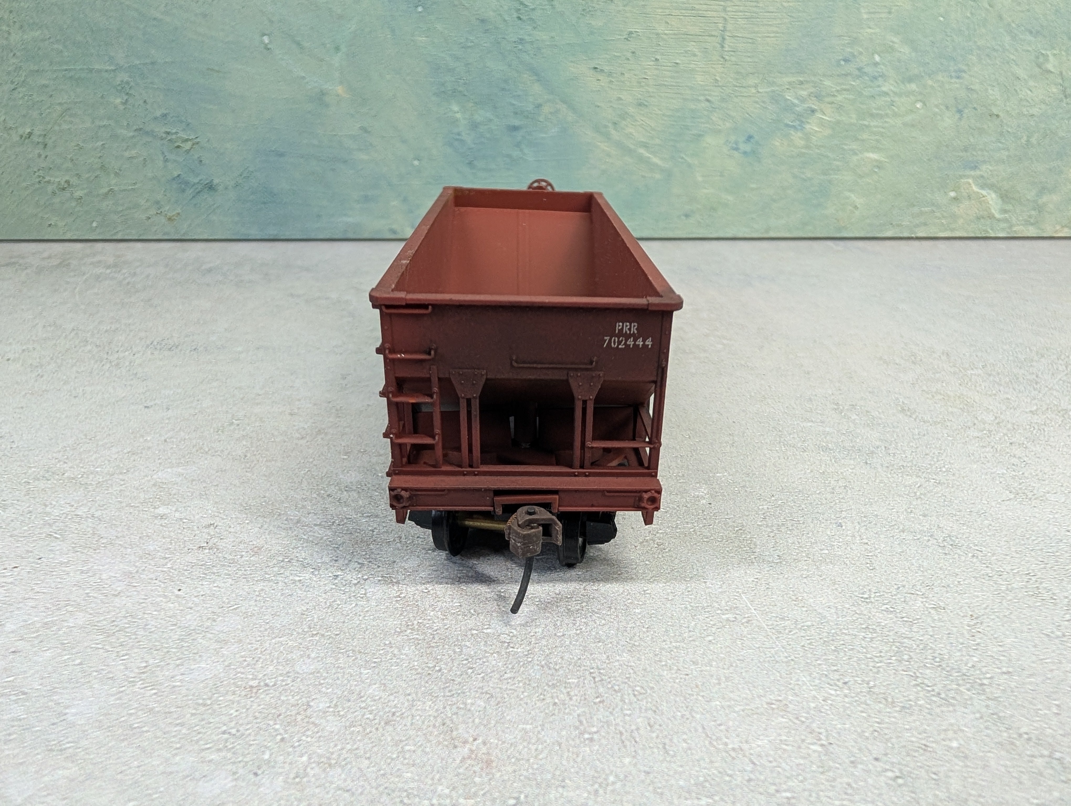 USED Bowser HO Scale 2 Bay Open Hopper Pennsylvania PRR #702444 Weathered