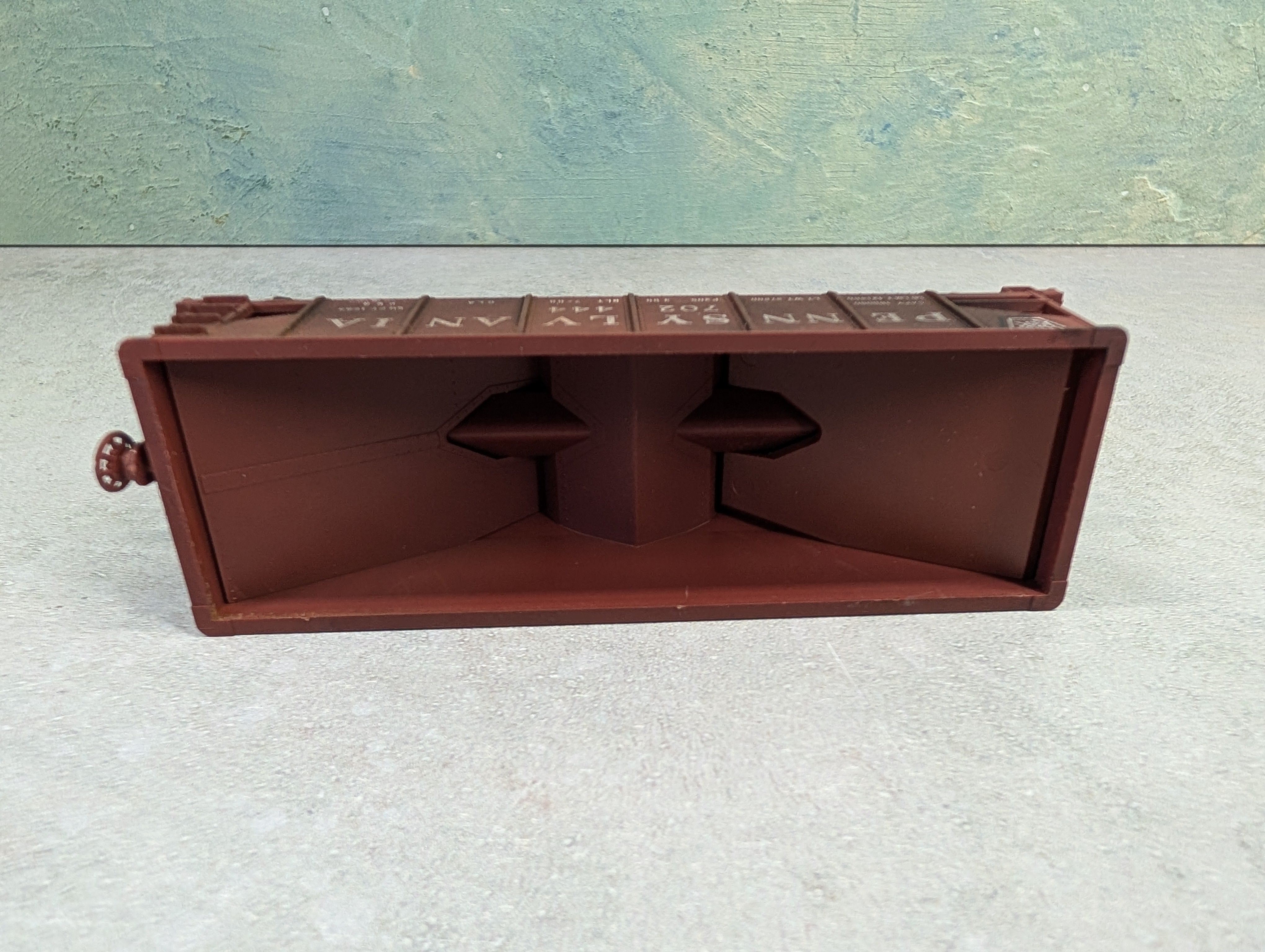 USED Bowser HO Scale 2 Bay Open Hopper Pennsylvania PRR #702444 Weathered