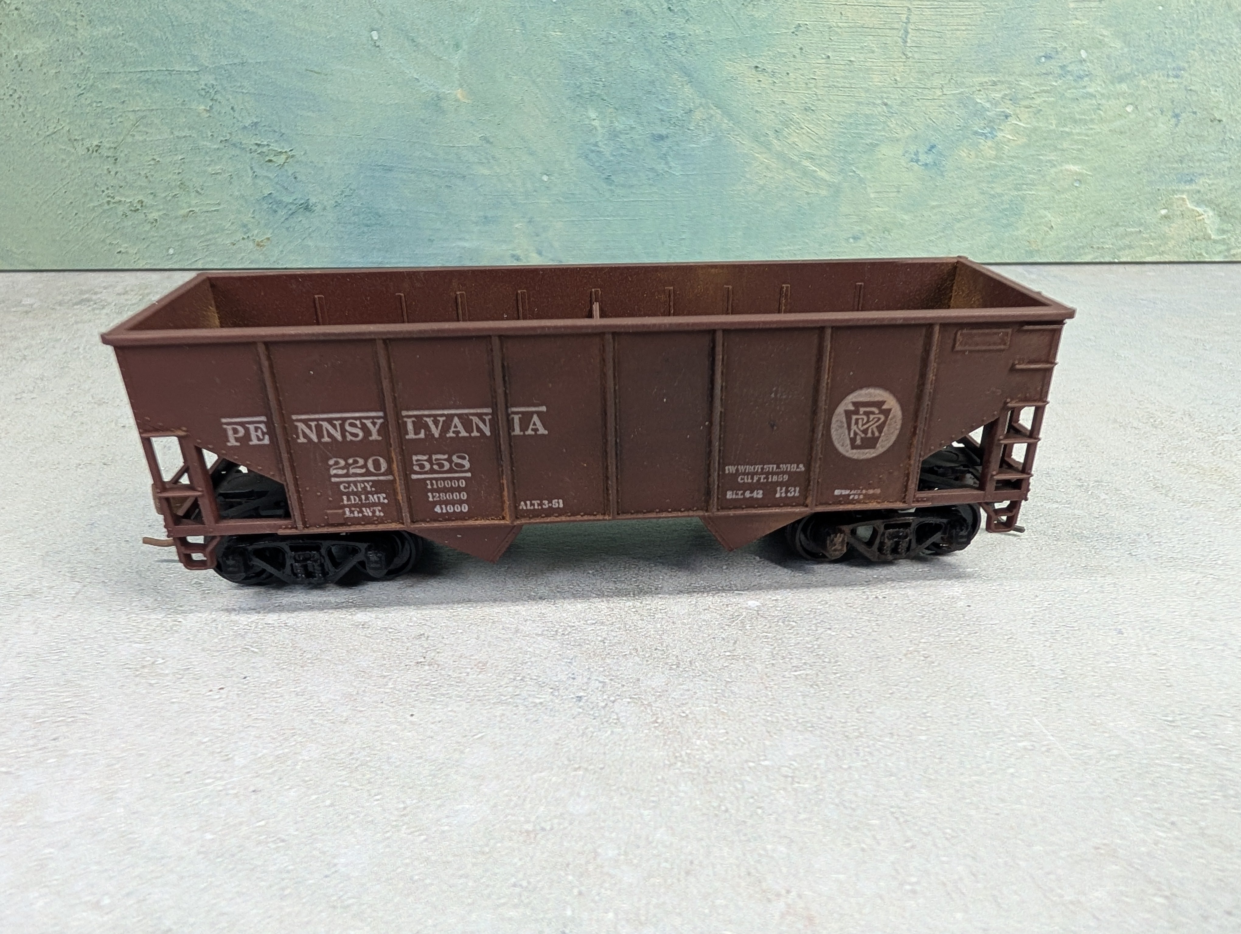 USED Athearn HO Scale 2 Bay Open Hopper Pennsylvania PRR #220558 Weathered
