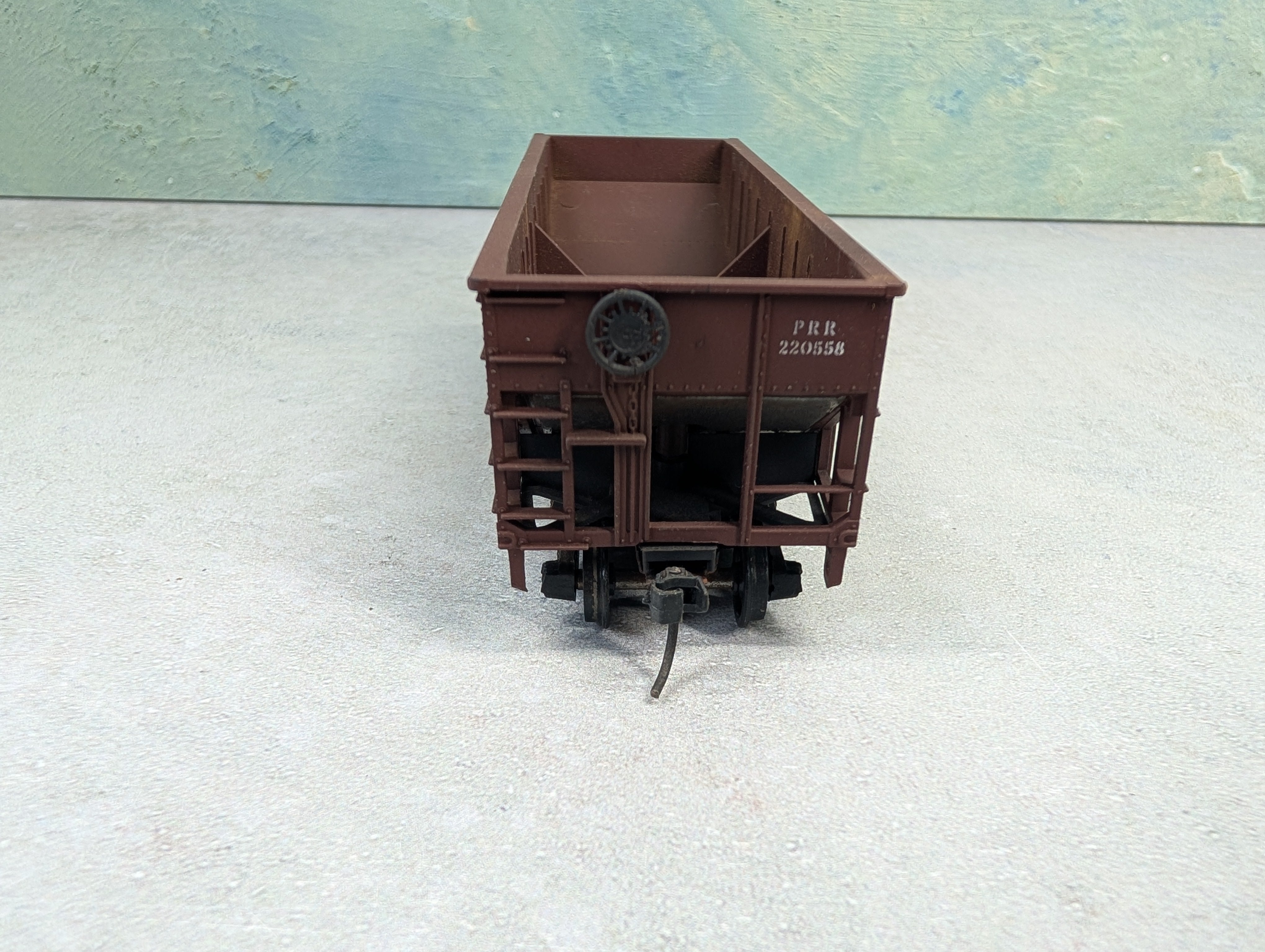 USED Athearn HO Scale 2 Bay Open Hopper Pennsylvania PRR #220558 Weathered