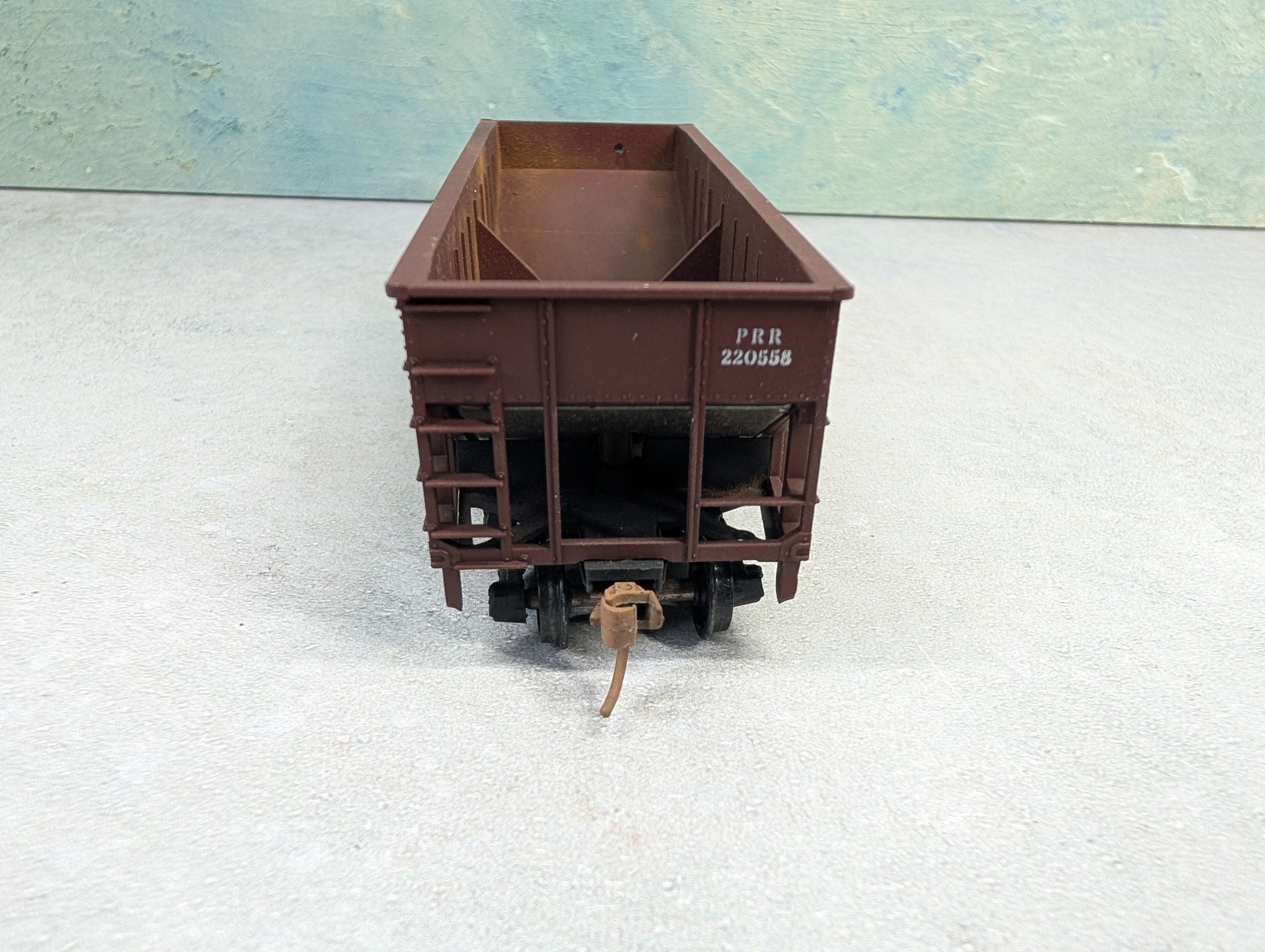 USED Athearn HO Scale 2 Bay Open Hopper Pennsylvania PRR #220558 Weathered