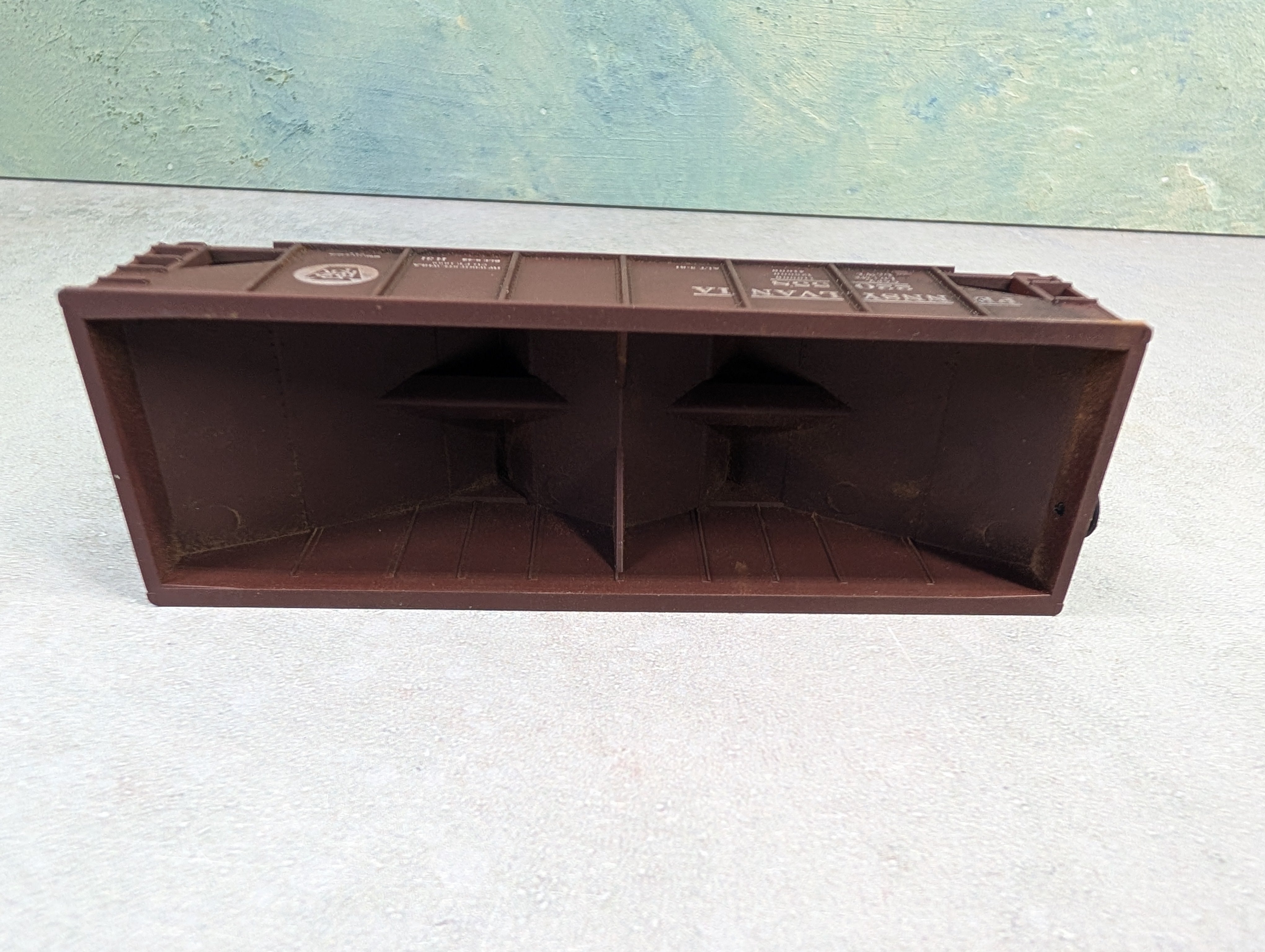 USED Athearn HO Scale 2 Bay Open Hopper Pennsylvania PRR #220558 Weathered