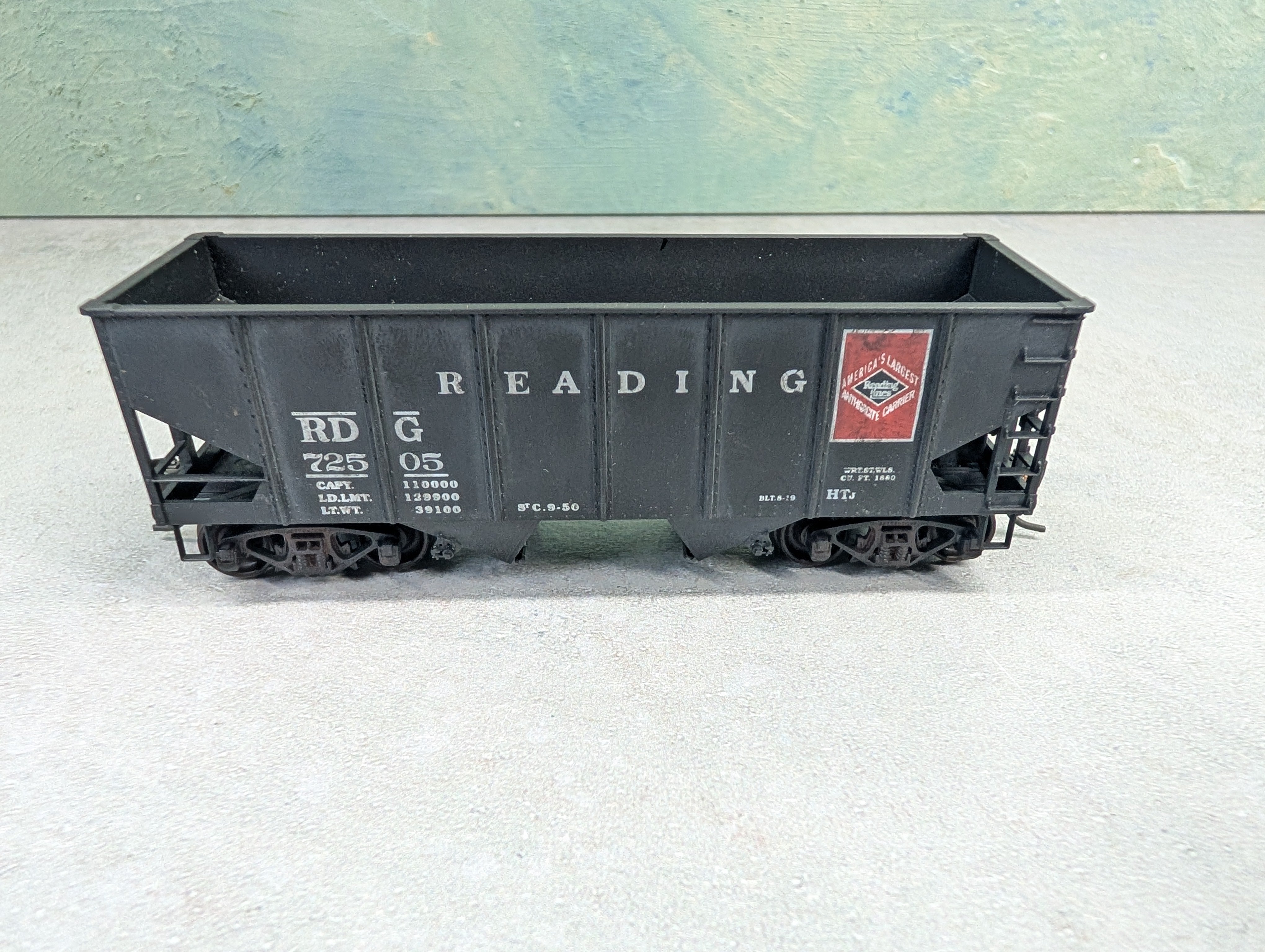 USED Accurail HO Scale 2 Bay Open Hopper Reading RDG #72505 Weathered