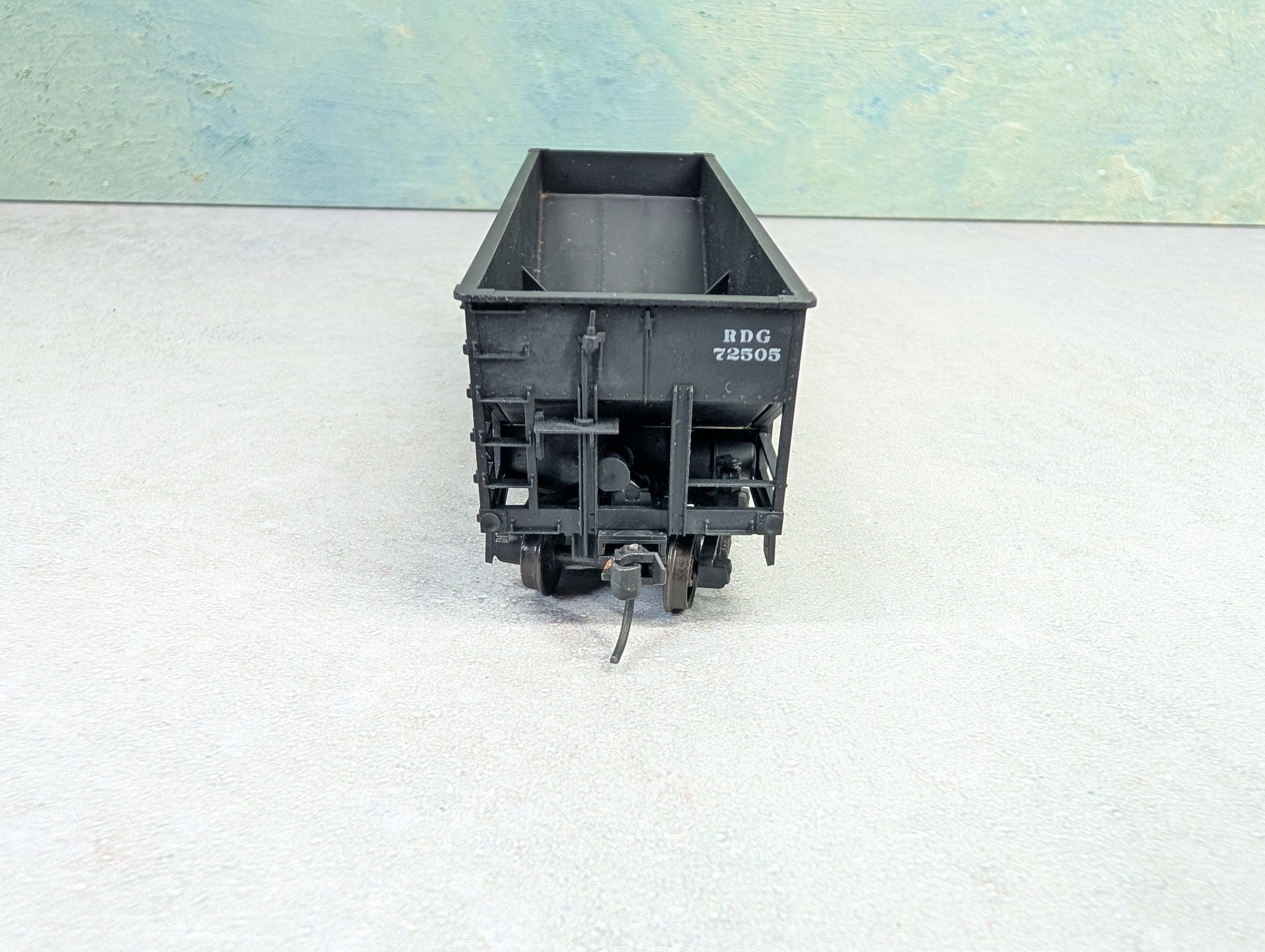 USED Accurail HO Scale 2 Bay Open Hopper Reading RDG #72505 Weathered
