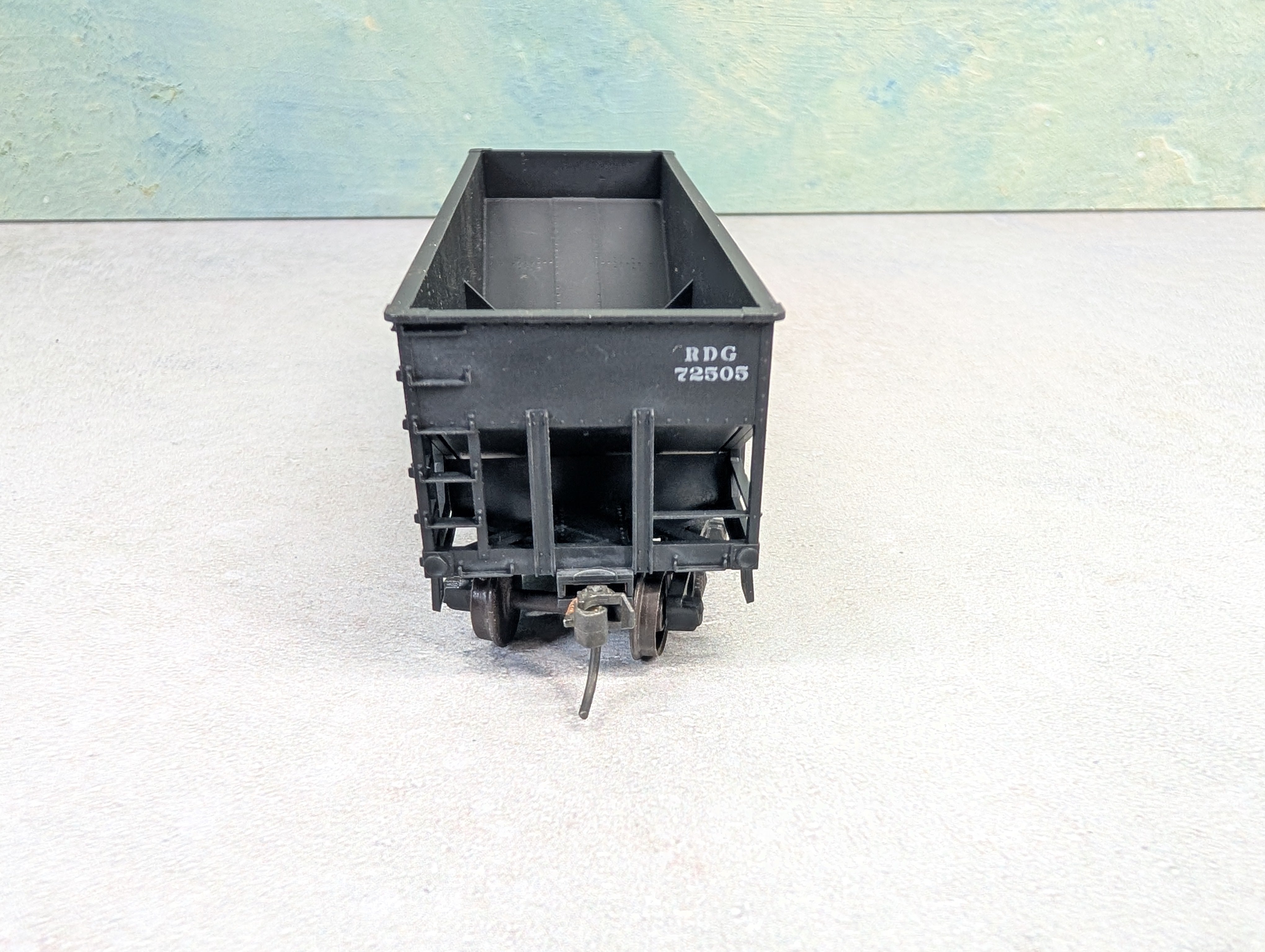 USED Accurail HO Scale 2 Bay Open Hopper Reading RDG #72505 Weathered