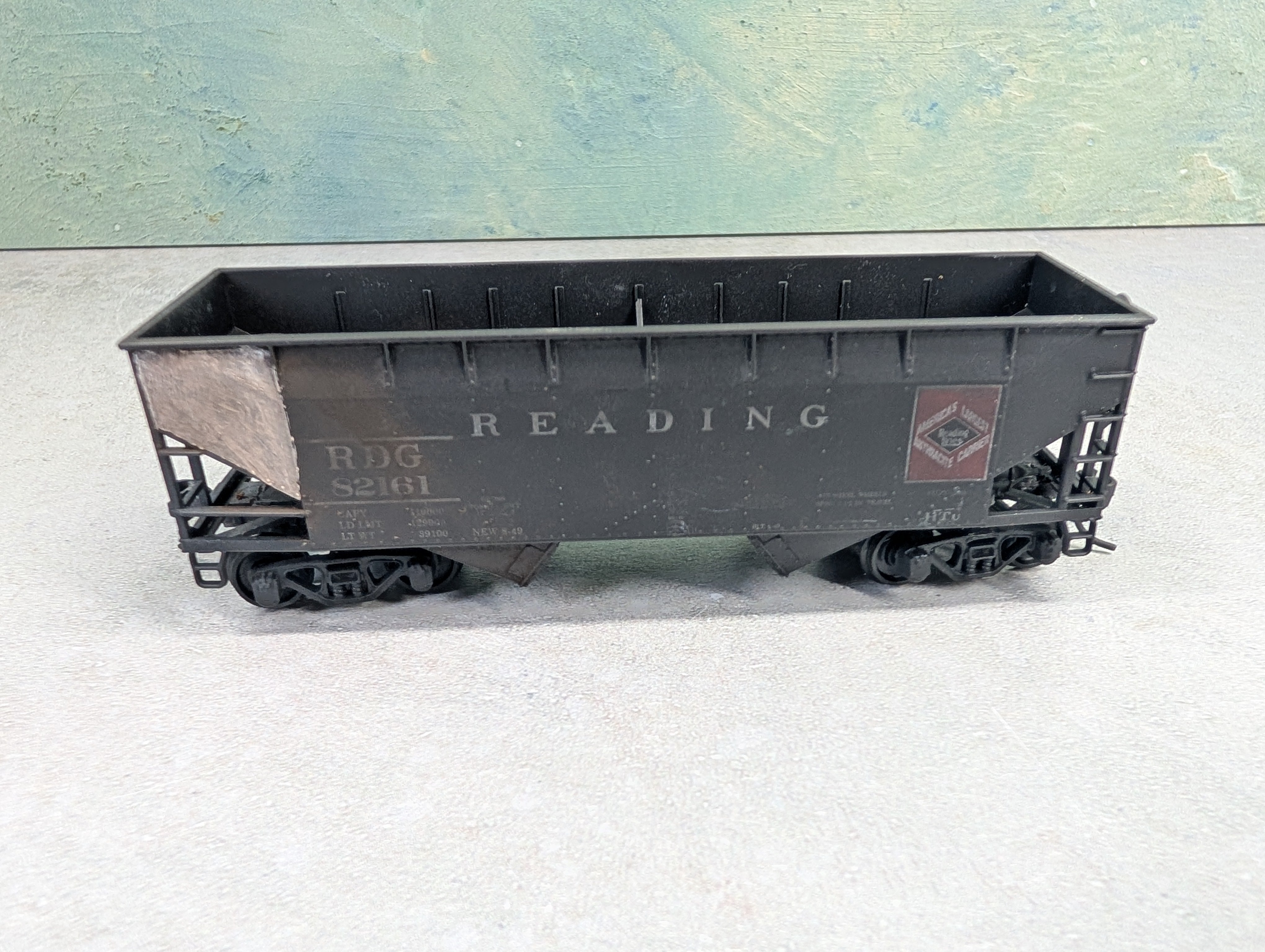 USED Athearn HO Scale 2 Bay Open Hopper Reading RDG #82161 Weathered