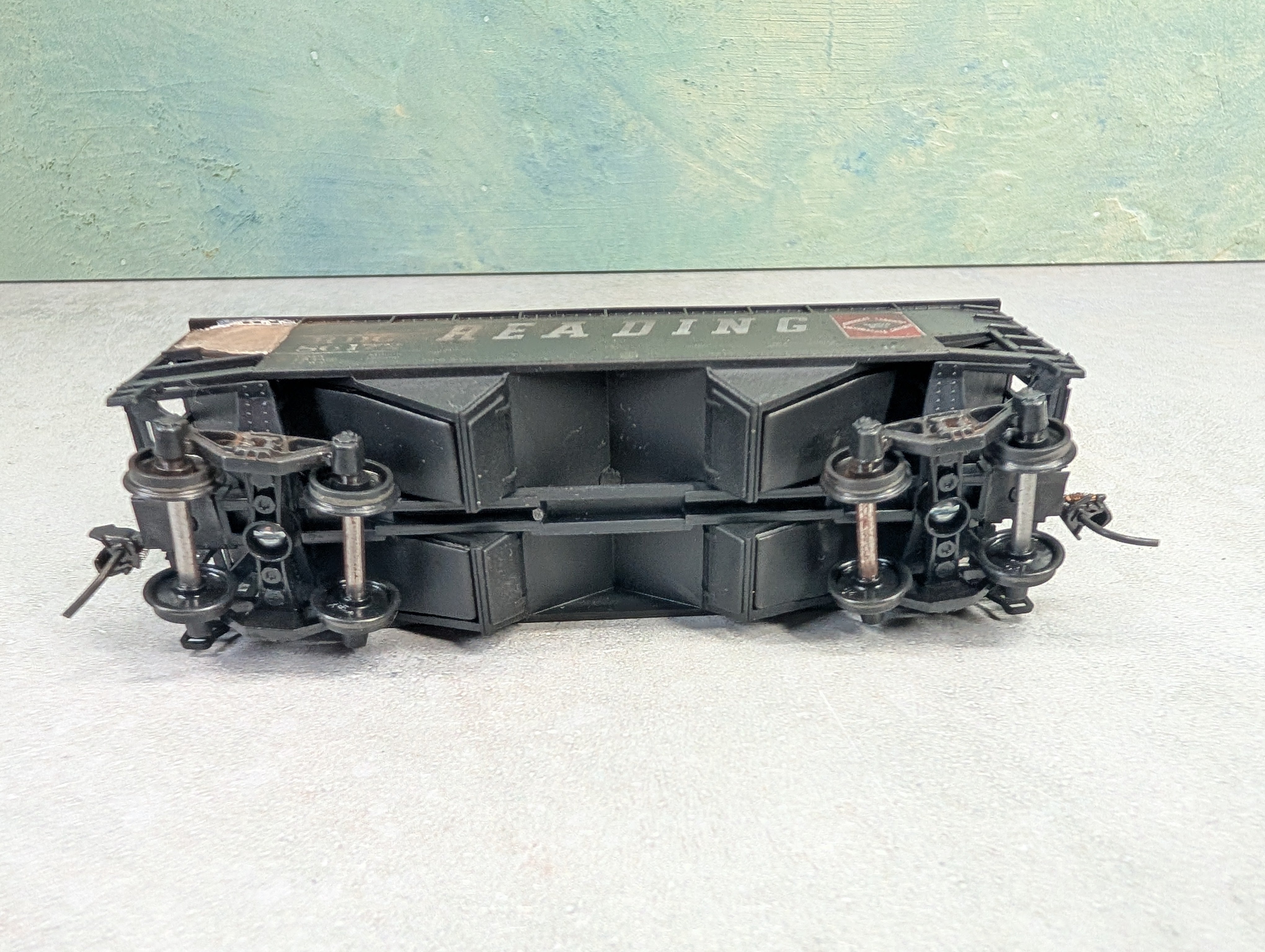 USED Athearn HO Scale 2 Bay Open Hopper Reading RDG #86172 Weathered