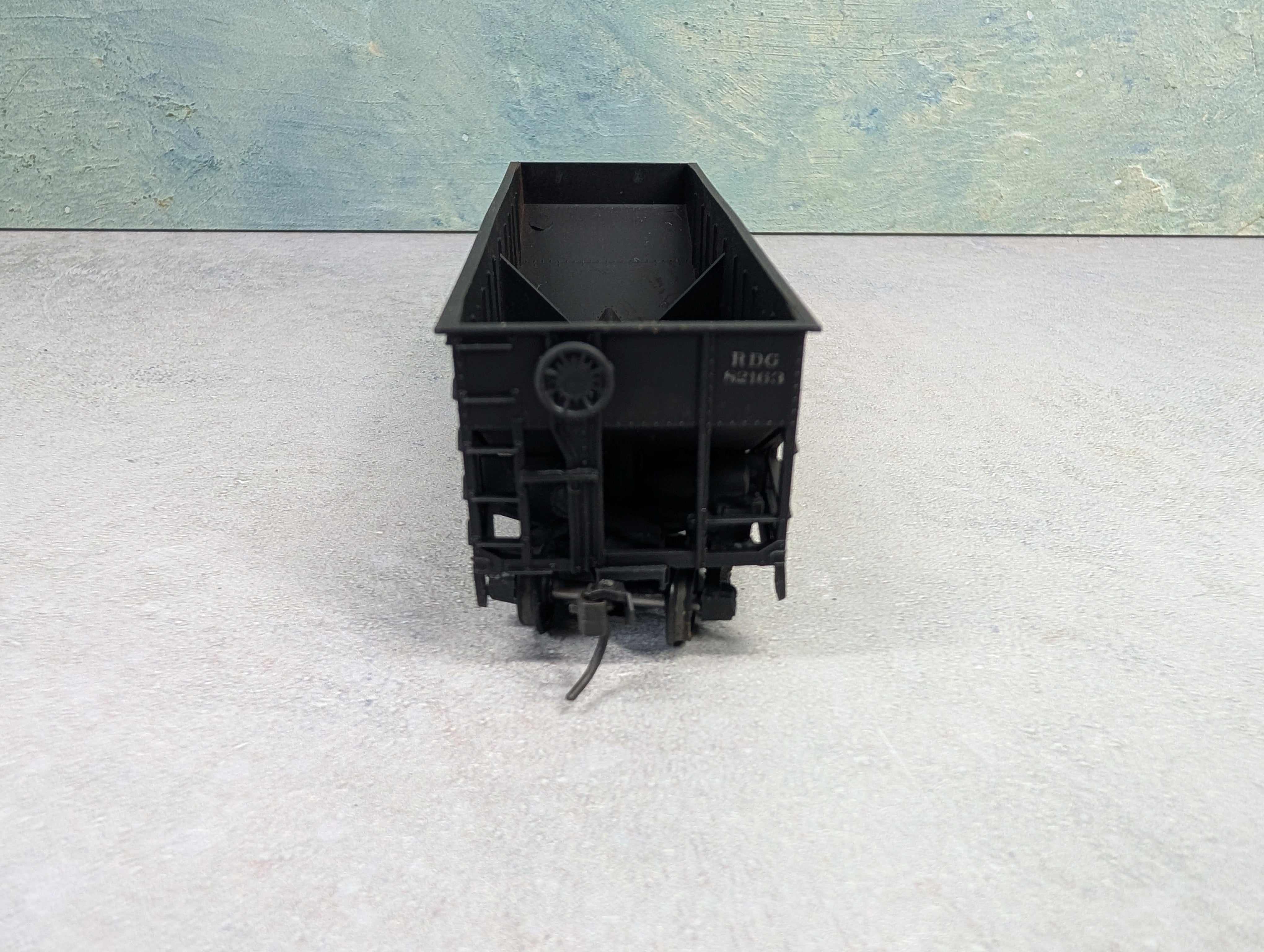 USED Athearn HO Scale 2 Bay Open Hopper Reading RDG #82163 Weathered