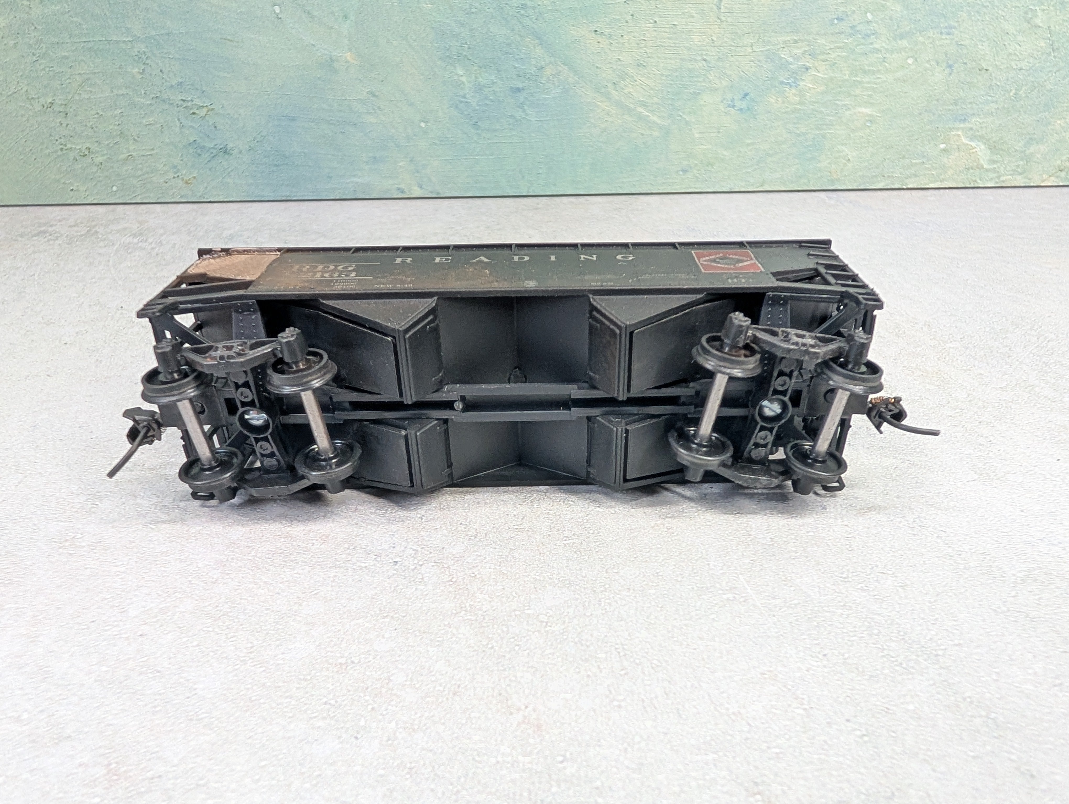 USED Athearn HO Scale 2 Bay Open Hopper Reading RDG #82163 Weathered