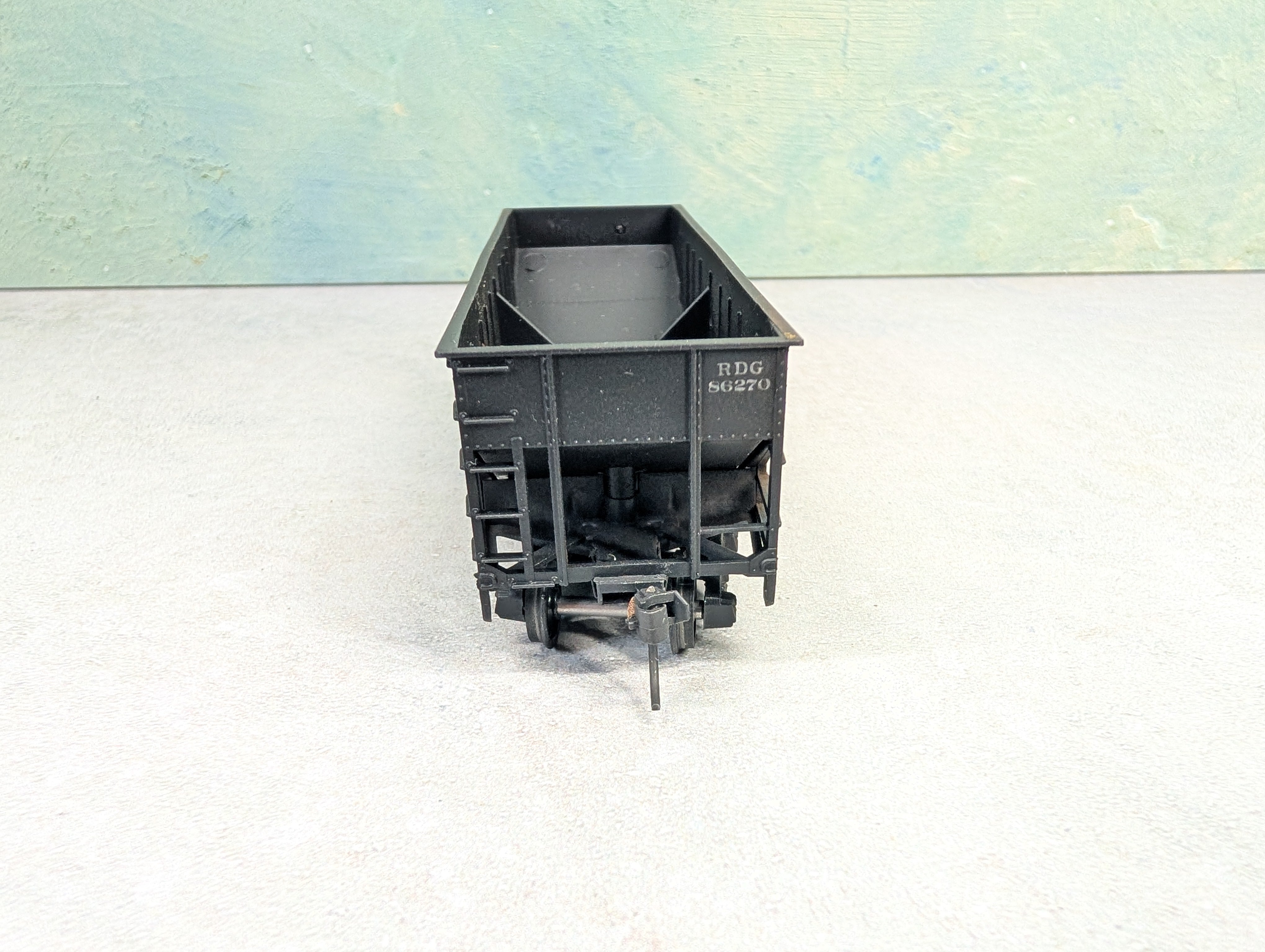 USED Athearn HO Scale 2 Bay Open Hopper Reading RDG #86270 Weathered