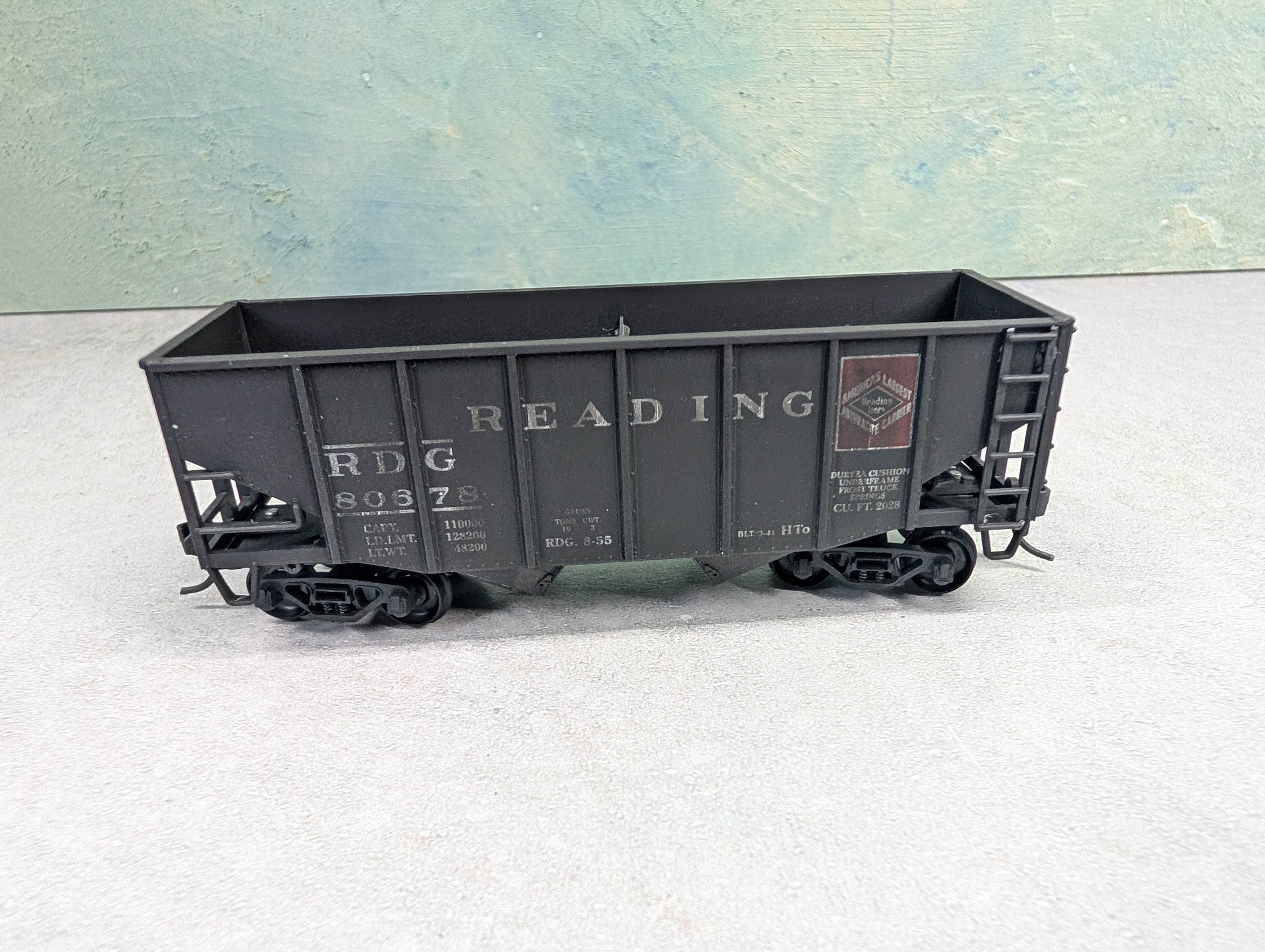 USED Stewart Hobbies HO Scale 2 Bay Open Hopper Reading RDG #80678 Weathered