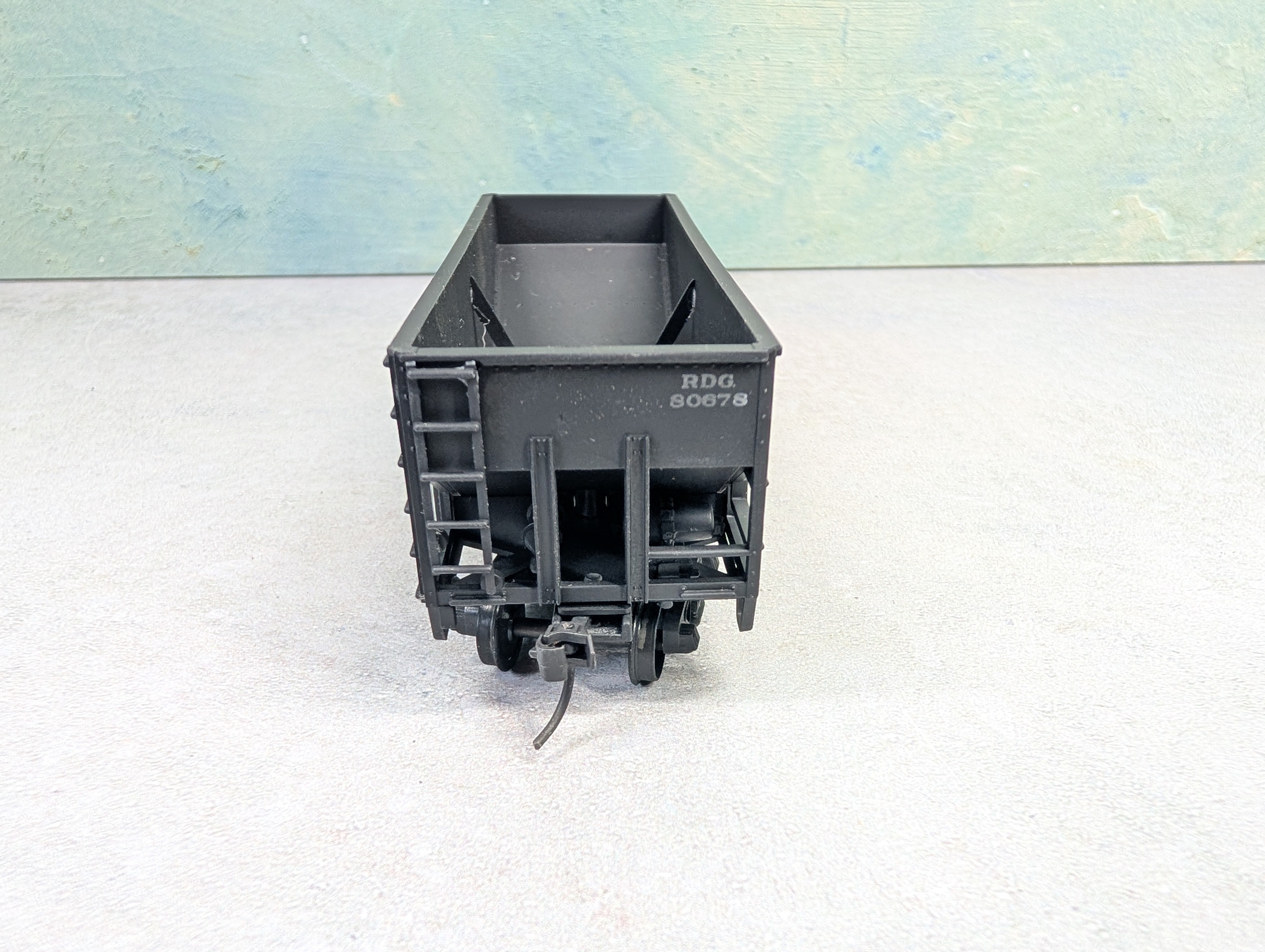 USED Stewart Hobbies HO Scale 2 Bay Open Hopper Reading RDG #80678 Weathered