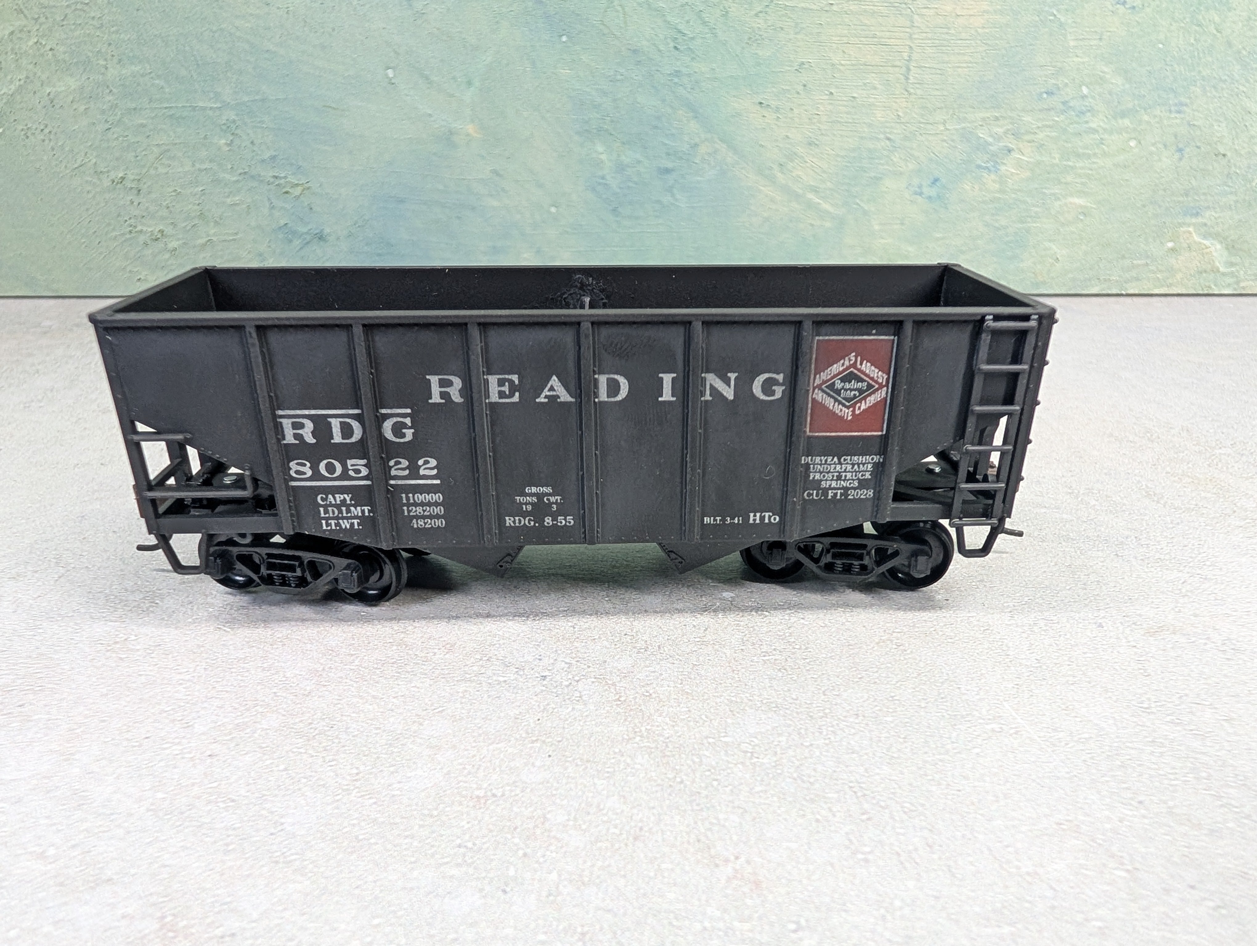 USED Stewart Hobbies HO Scale 2 Bay Open Hopper Reading RDG #80522 Weathered