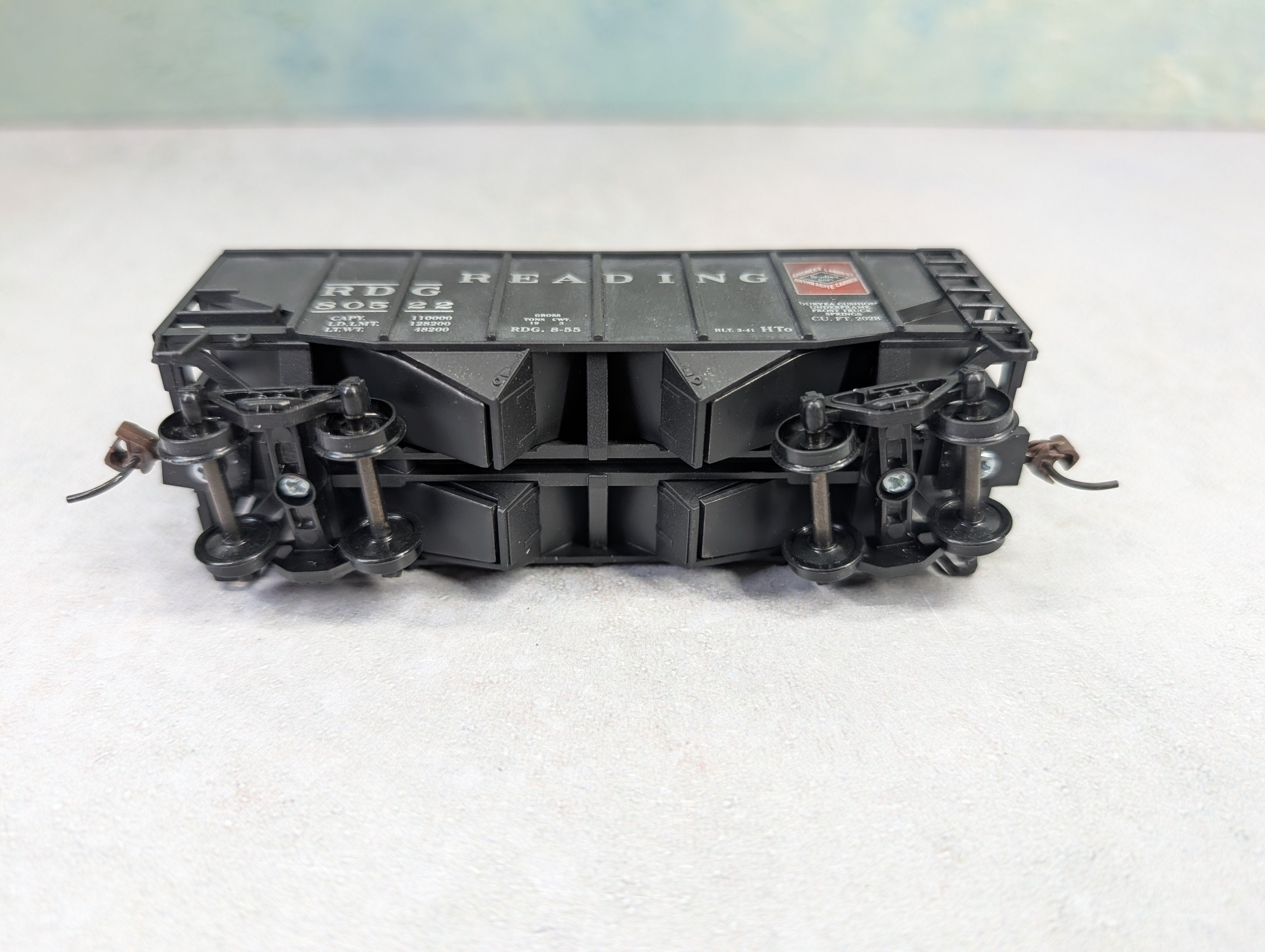 USED Stewart Hobbies HO Scale 2 Bay Open Hopper Reading RDG #80522 Weathered