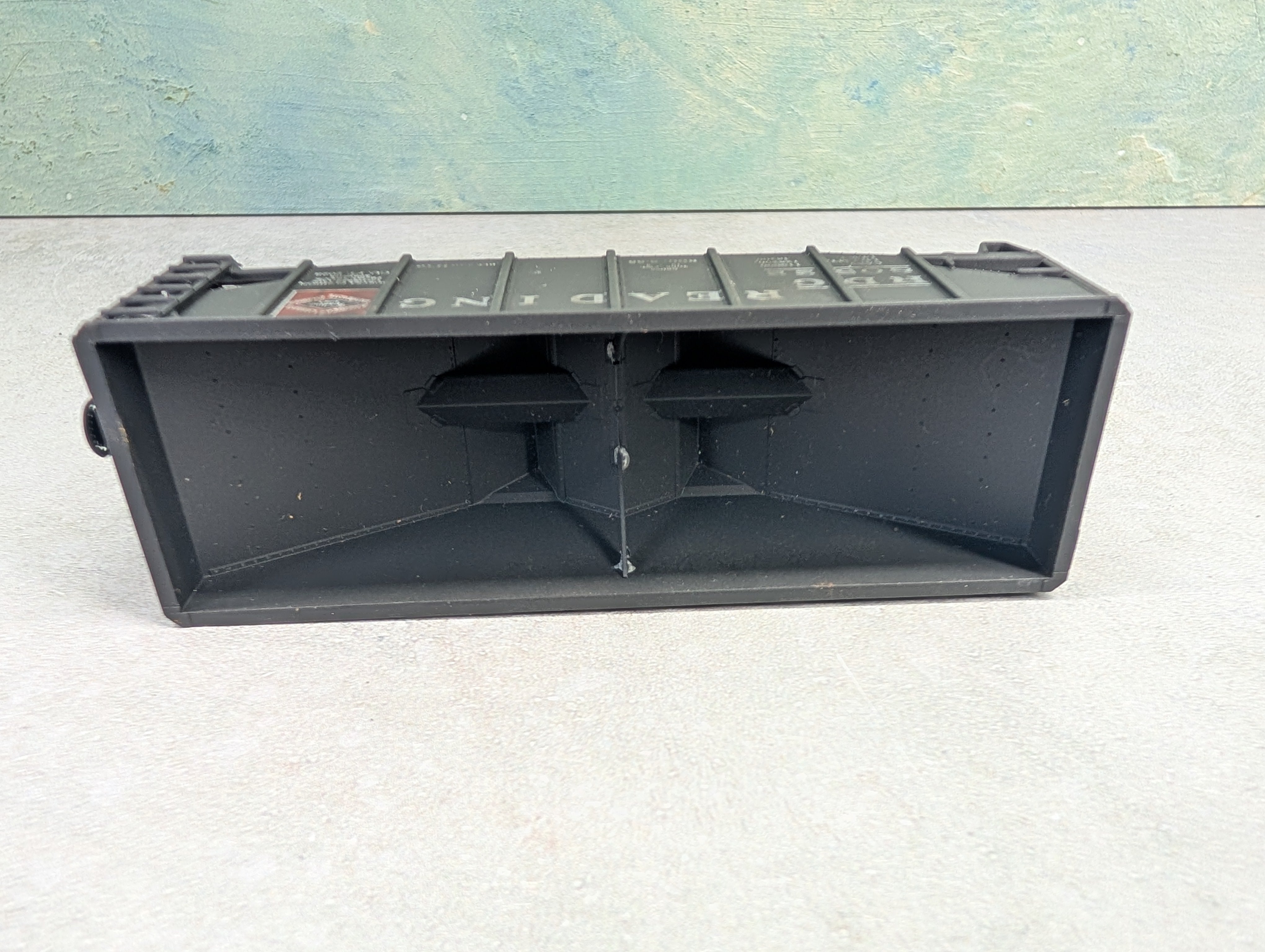 USED Stewart Hobbies HO Scale 2 Bay Open Hopper Reading RDG #80522 Weathered