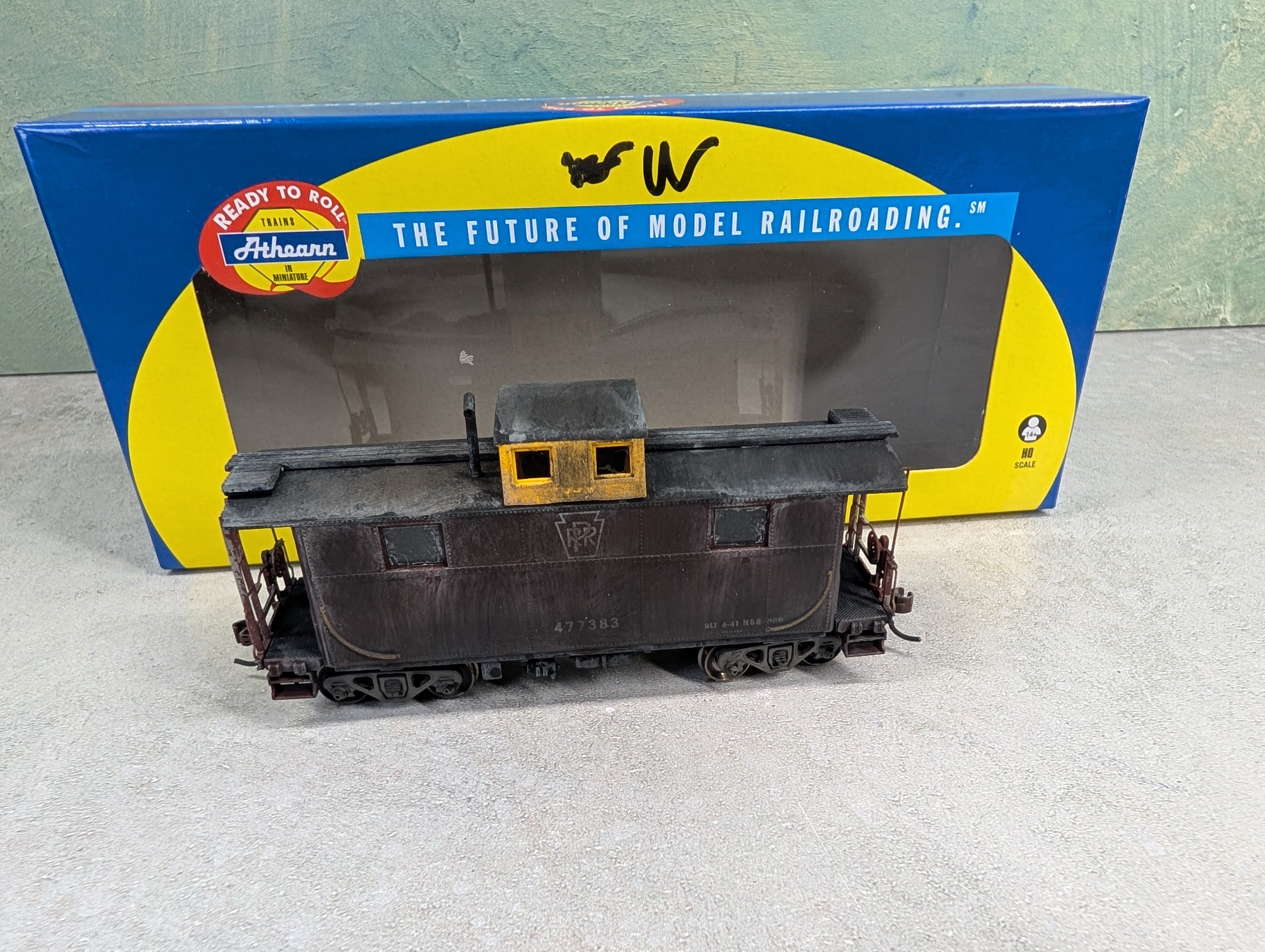 USED Athearn 74365 HO Scale 2 Window Caboose Pennsylvania #477383 Weathered