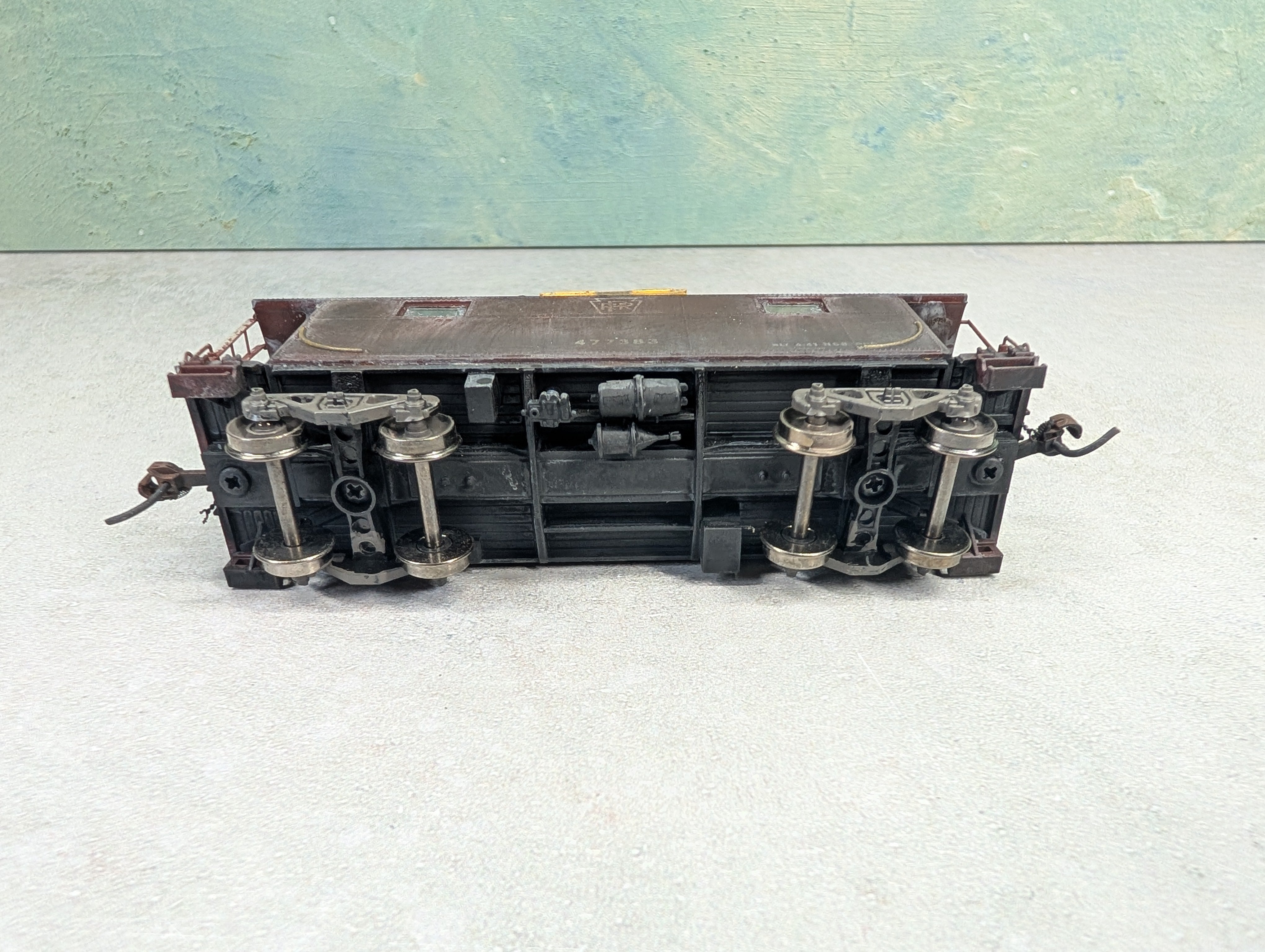 USED Athearn 74365 HO Scale 2 Window Caboose Pennsylvania #477383 Weathered