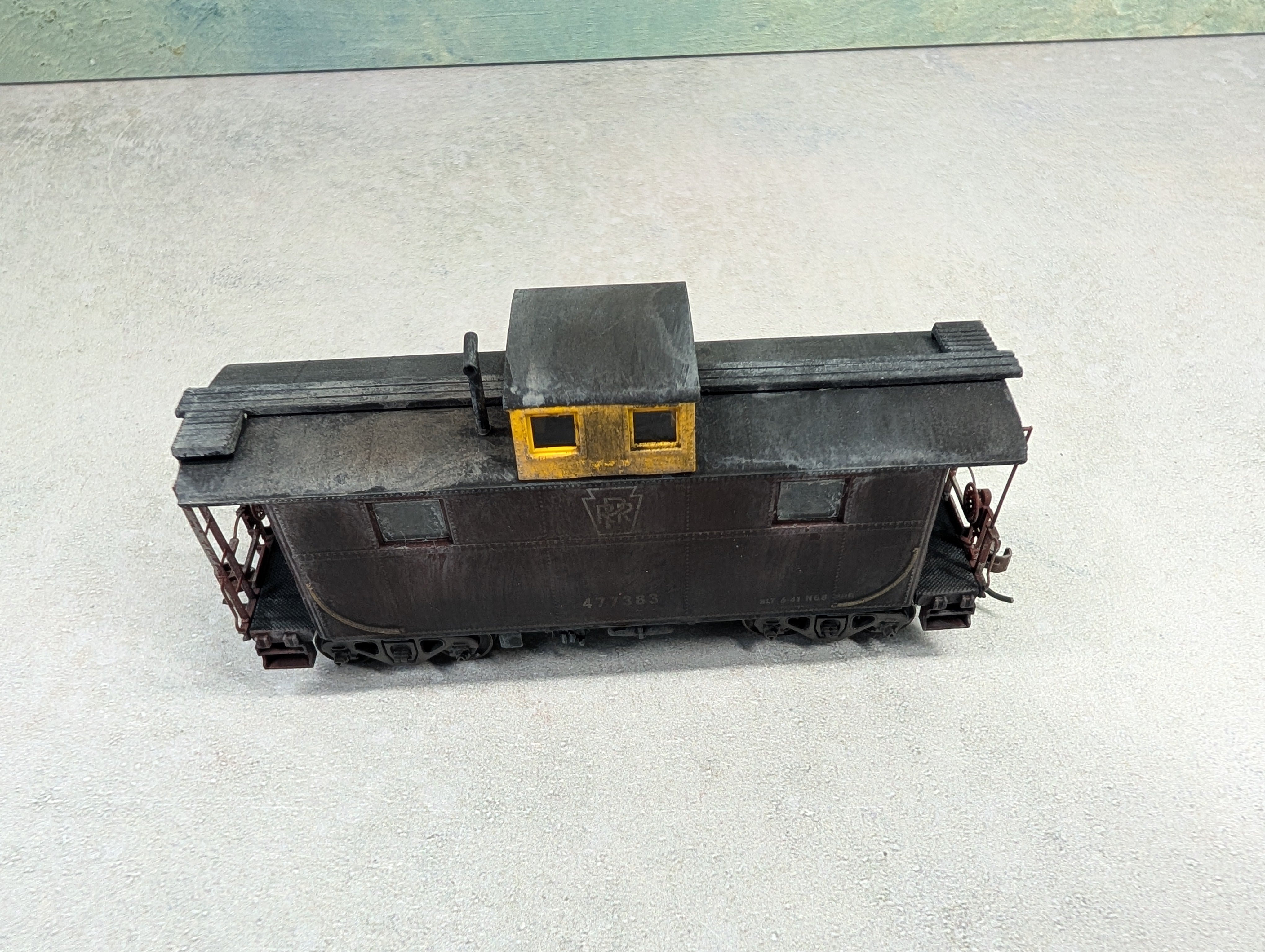 USED Athearn 74365 HO Scale 2 Window Caboose Pennsylvania #477383 Weathered