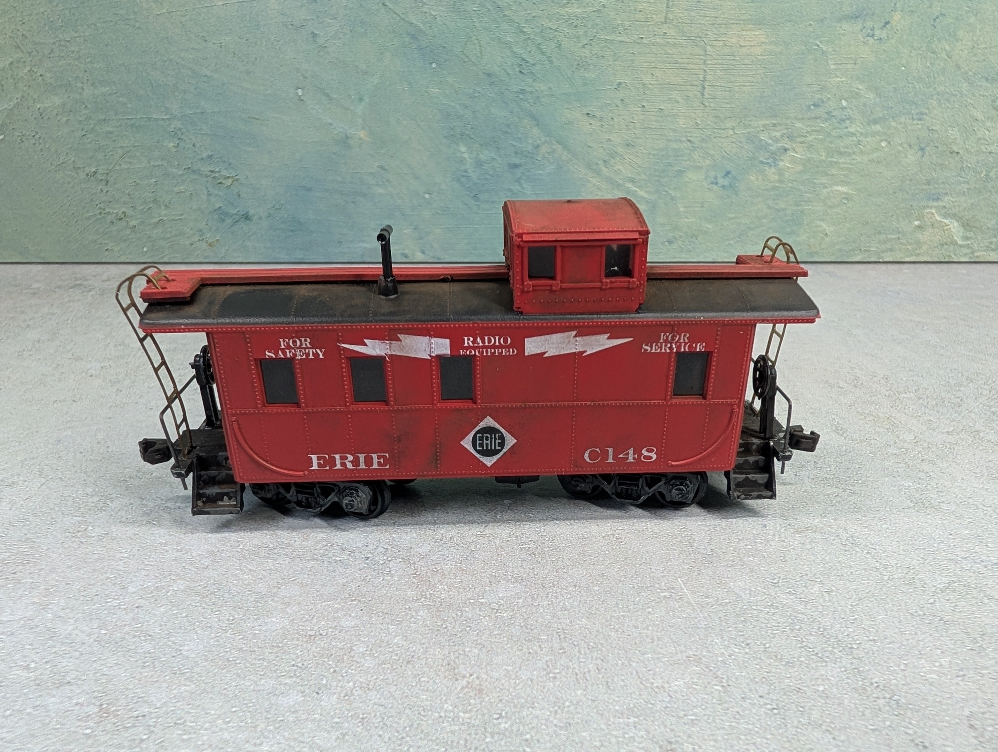 USED Roundhouse HO Scale Caboose Erie #C148 Weathered