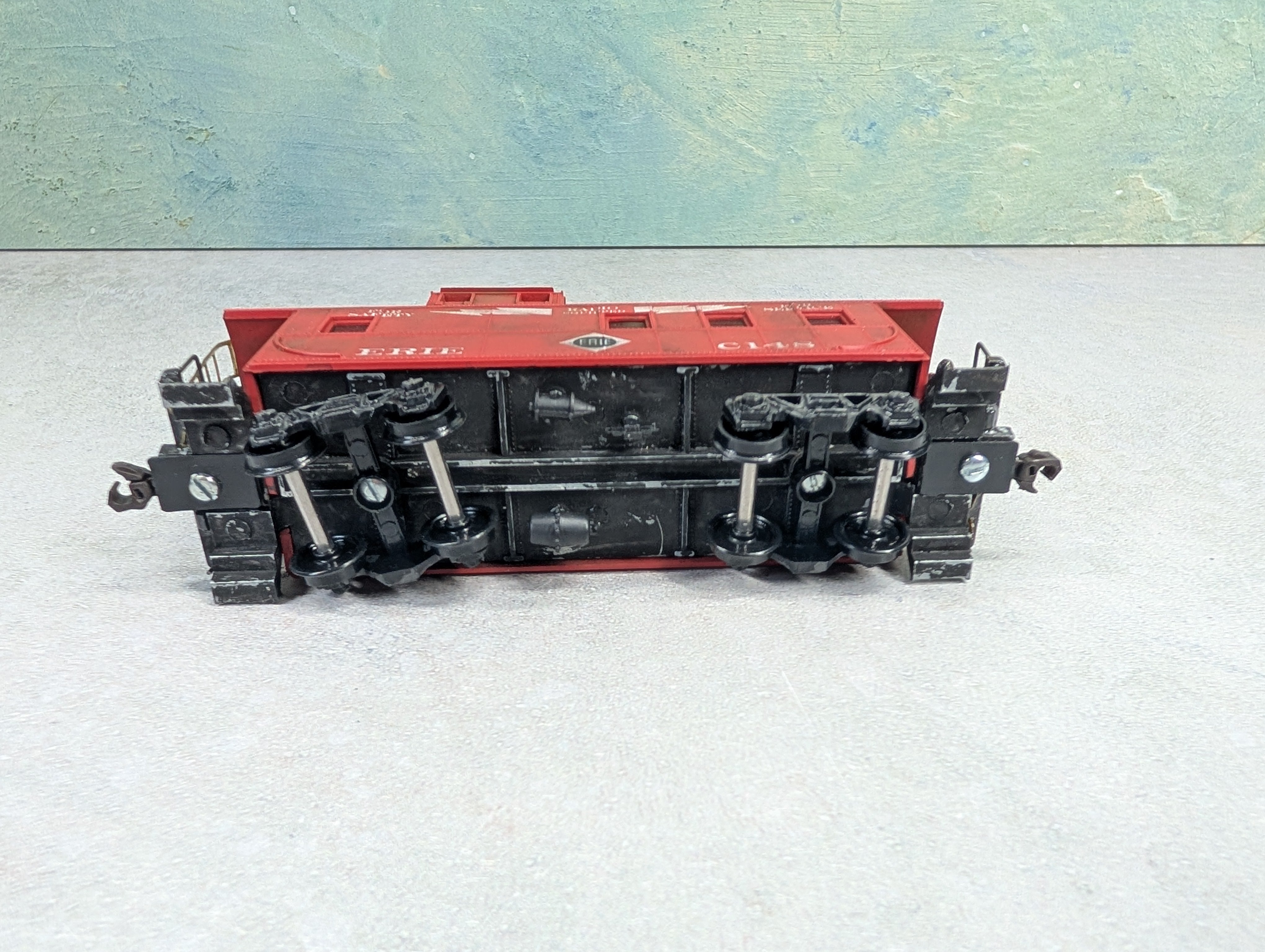 USED Roundhouse HO Scale Caboose Erie #C148 Weathered