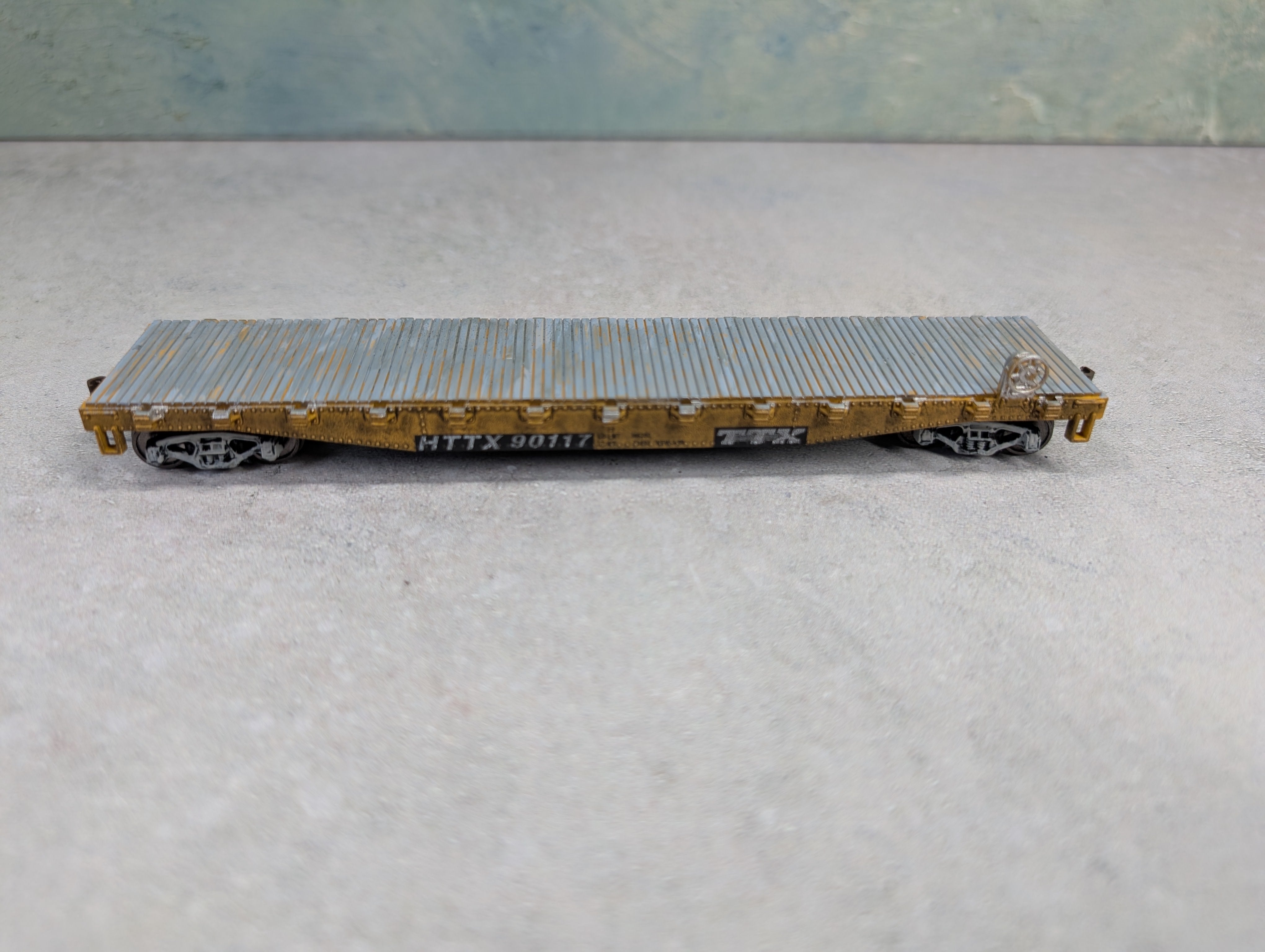 USED Walthers 931-1463 HO Scale Flat Car TTX #90117 Weathered