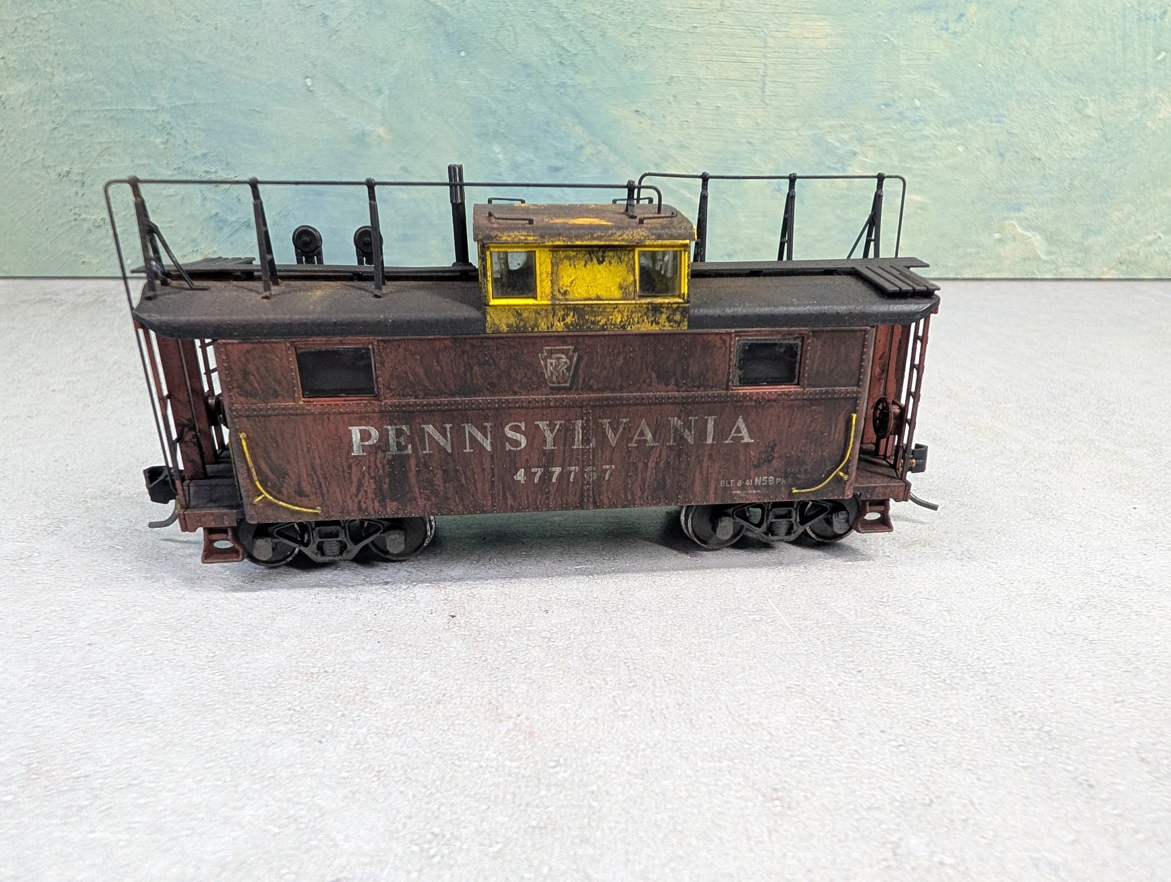 USED Bowser 43378 HO Scale N5 Caboose w/ Trainphone Pennsylvania #477767 Weathered