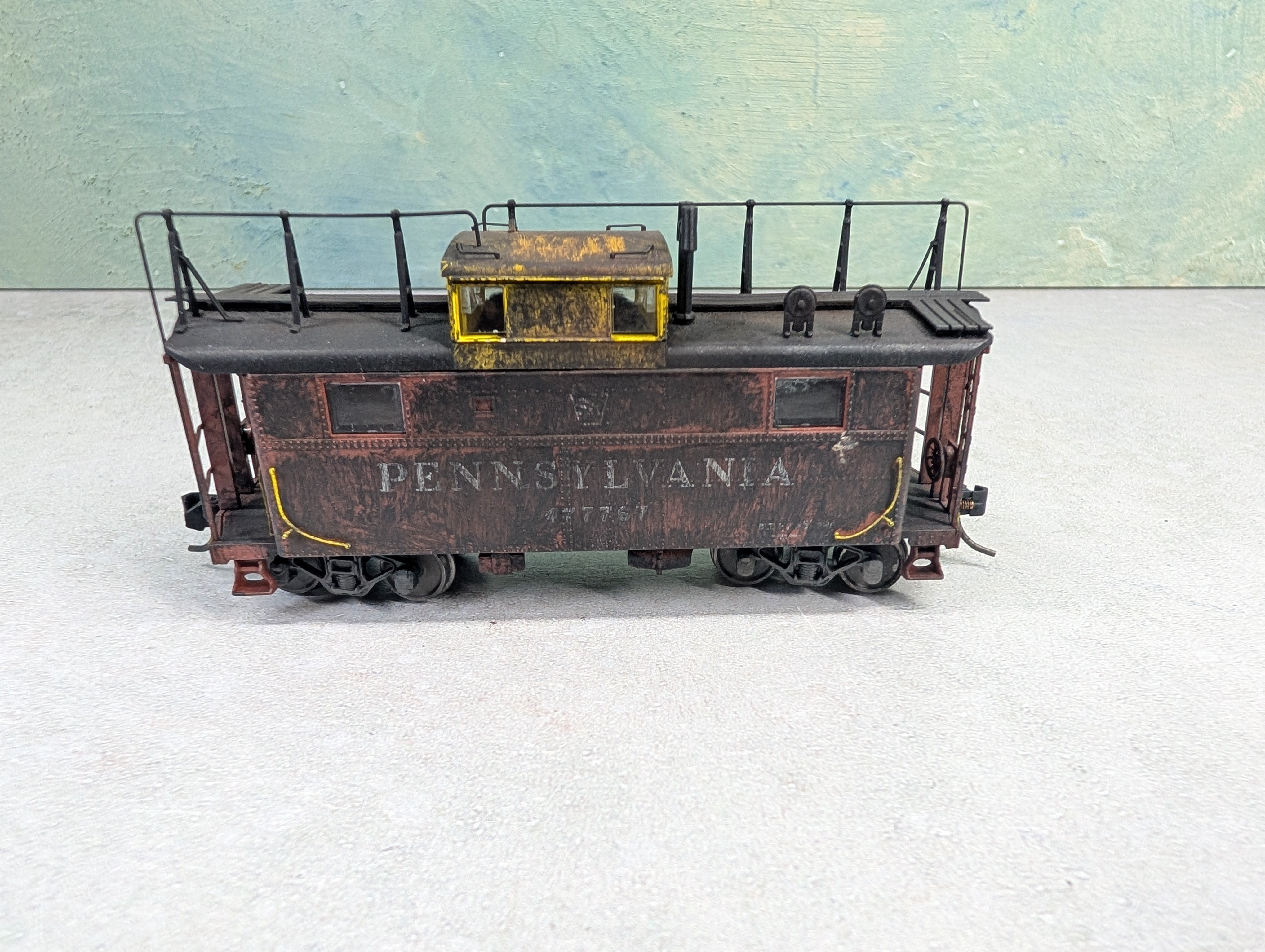 USED Bowser 43378 HO Scale N5 Caboose w/ Trainphone Pennsylvania #477767 Weathered