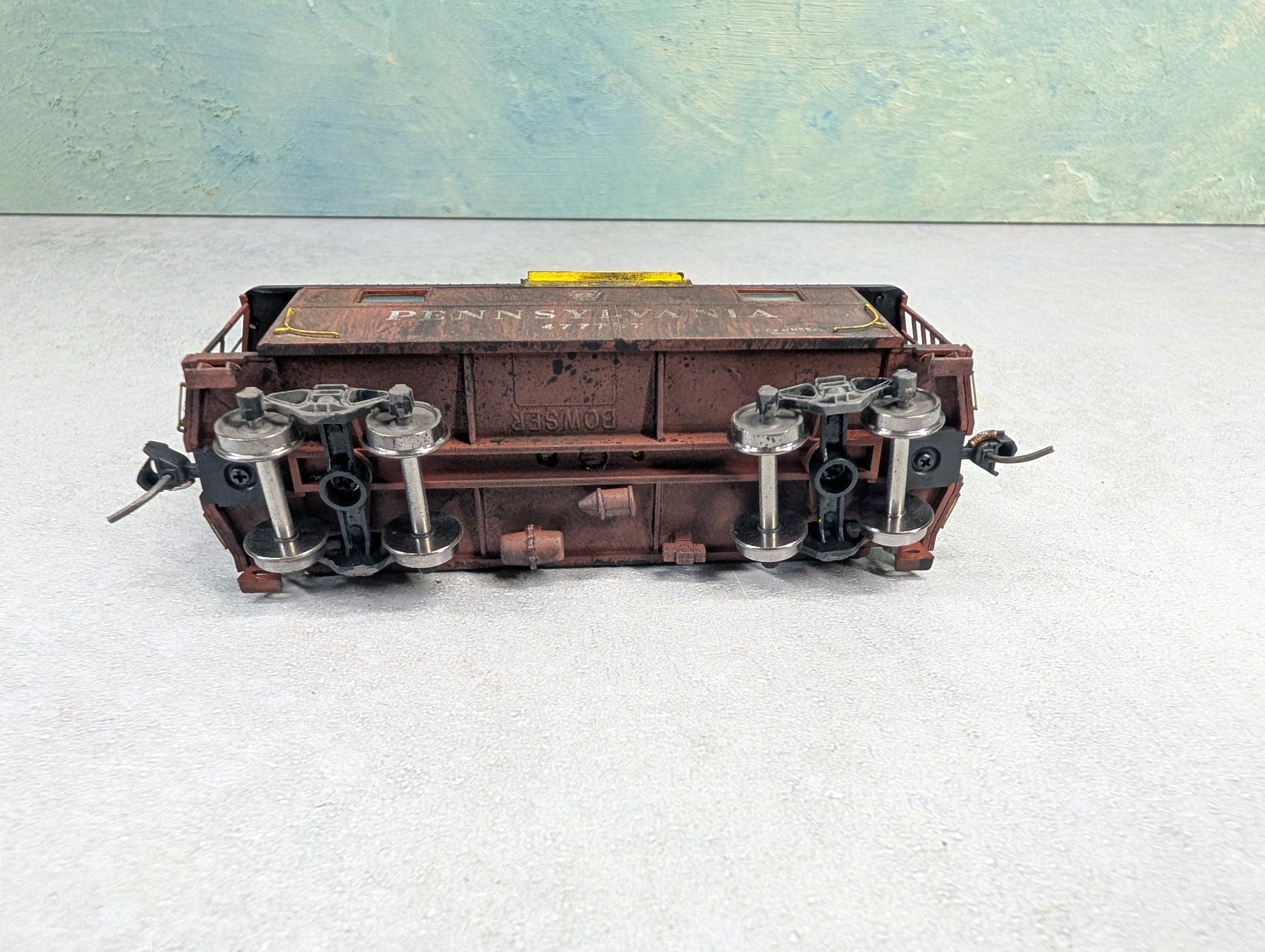 USED Bowser 43378 HO Scale N5 Caboose w/ Trainphone Pennsylvania #477767 Weathered