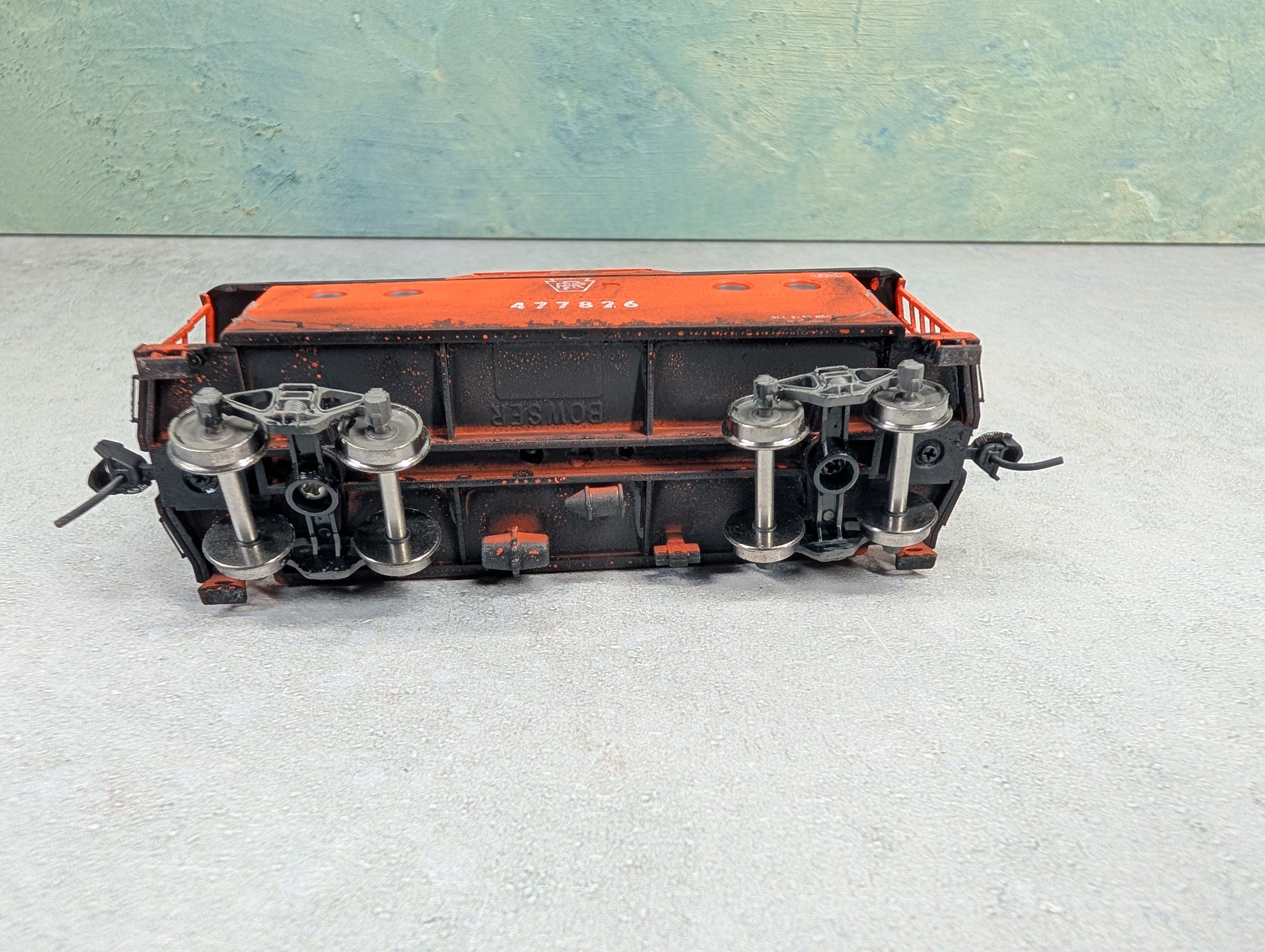 USED Bowser 43394 HO Scale N5c Caboose Pennsylvania #477826 Weathered