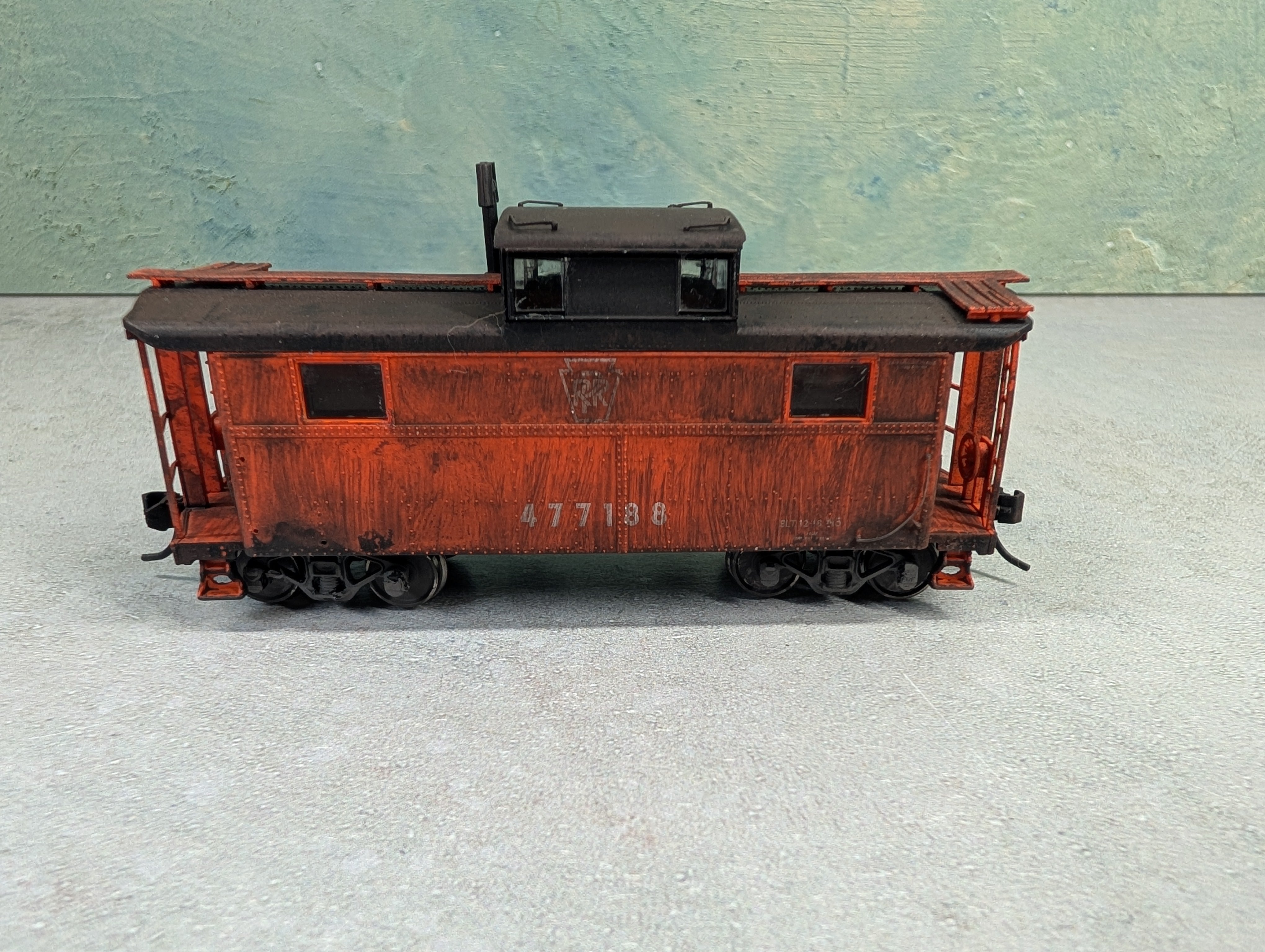 USED Bowser 43366 HO Scale N5 Caboose Pennsylvania #477188 Weathered