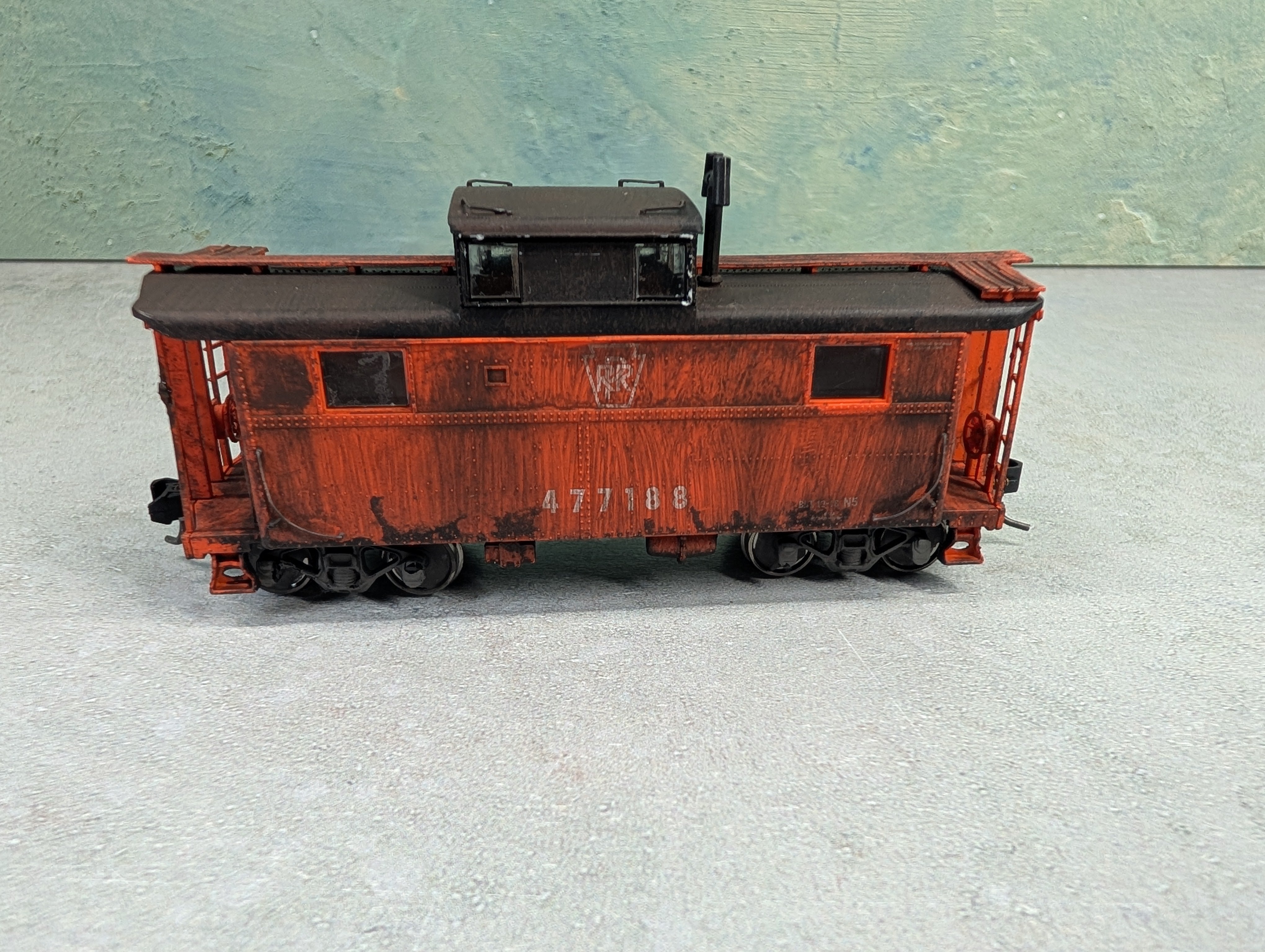 USED Bowser 43366 HO Scale N5 Caboose Pennsylvania #477188 Weathered