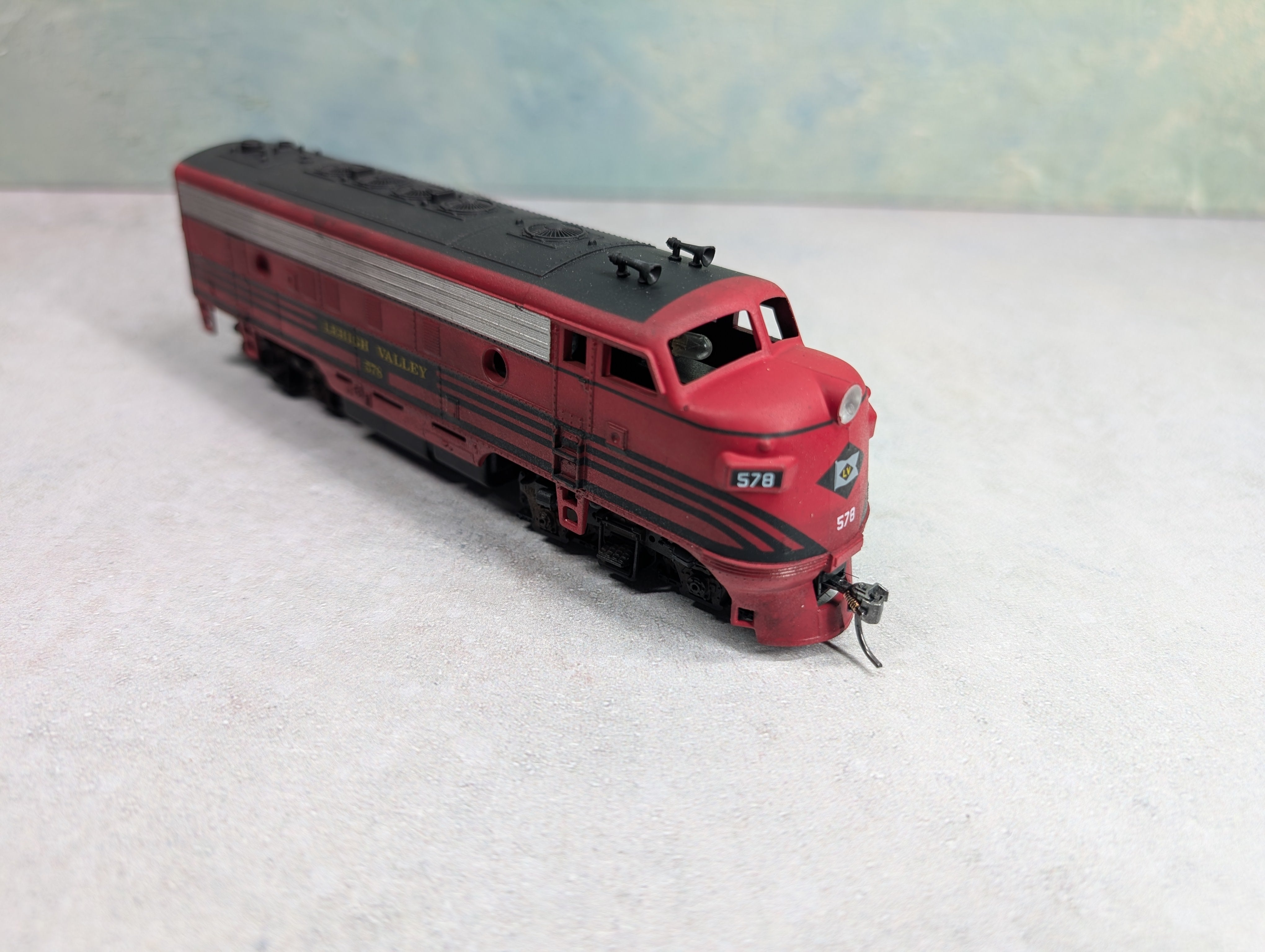 USED Athearn HO Scale F-7A Diesel Locomotive Lehigh Valley #578 Runs Great, Weathering DC
