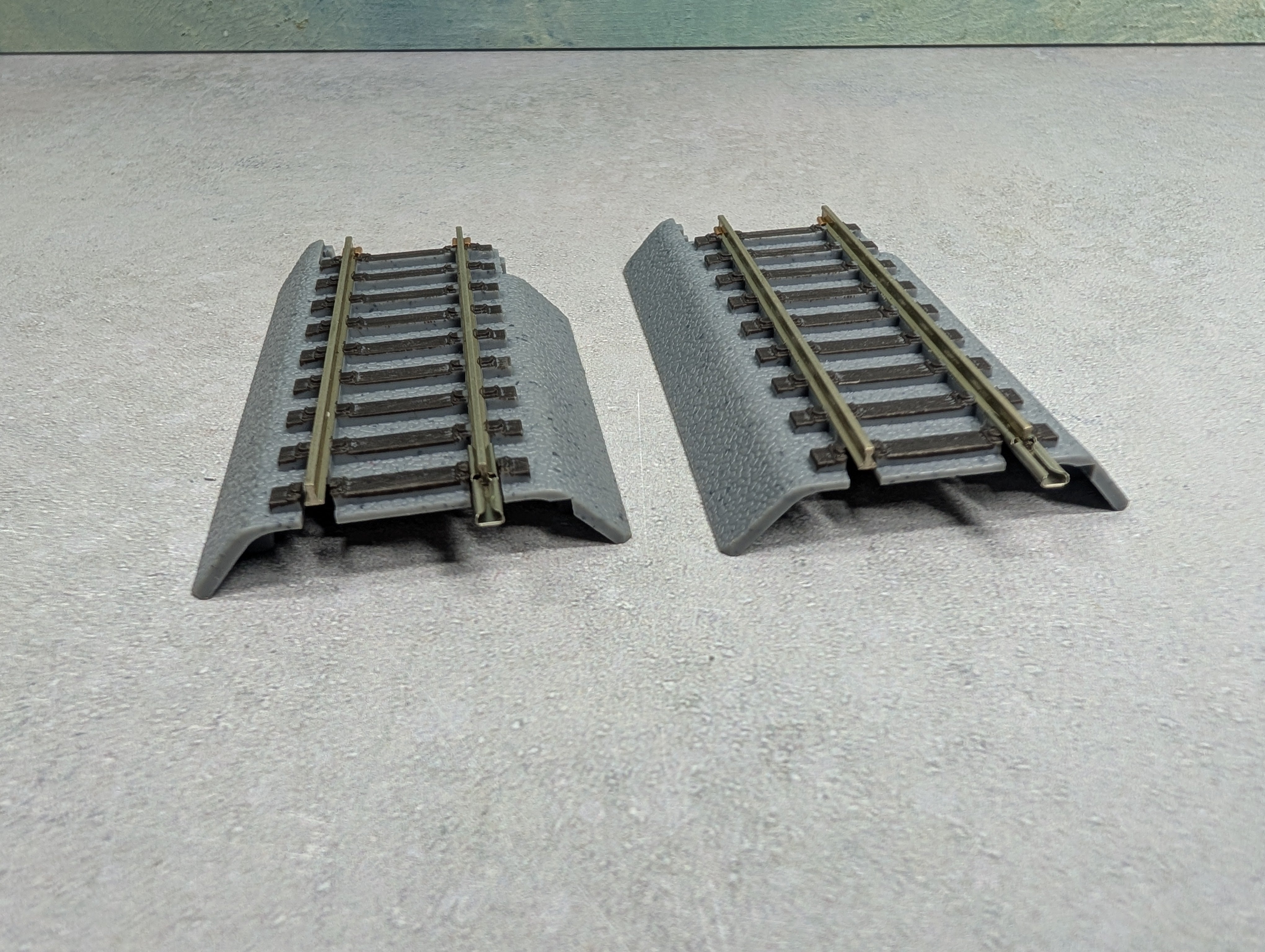USED WalthersTrainline HO Scale Power-Loc 3" Adaptors, Conversion Straight Track (2 pcs)