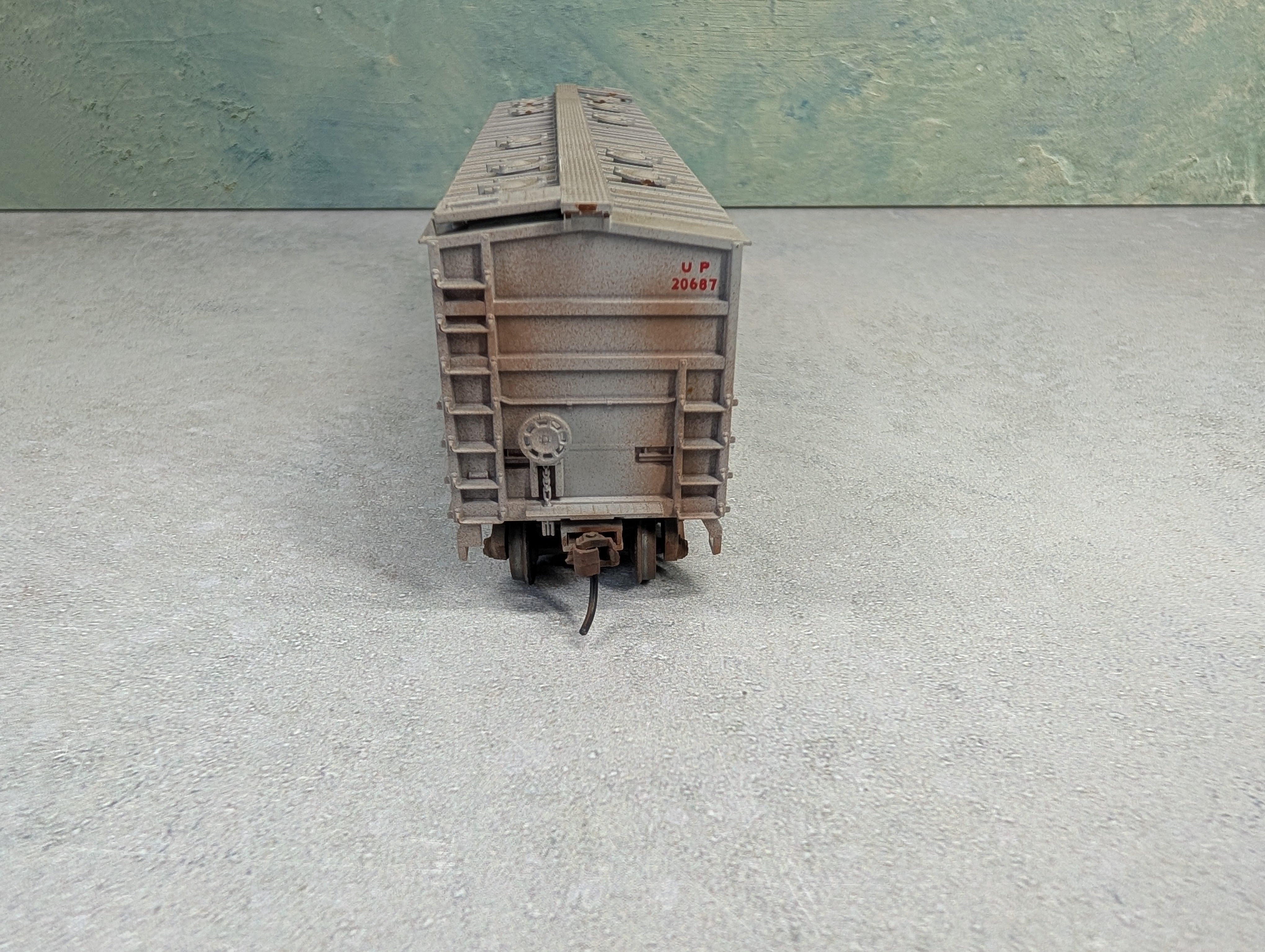 USED Walthers HO Scale 50' Airslide Hopper Union Pacific UP #20687 Weathered