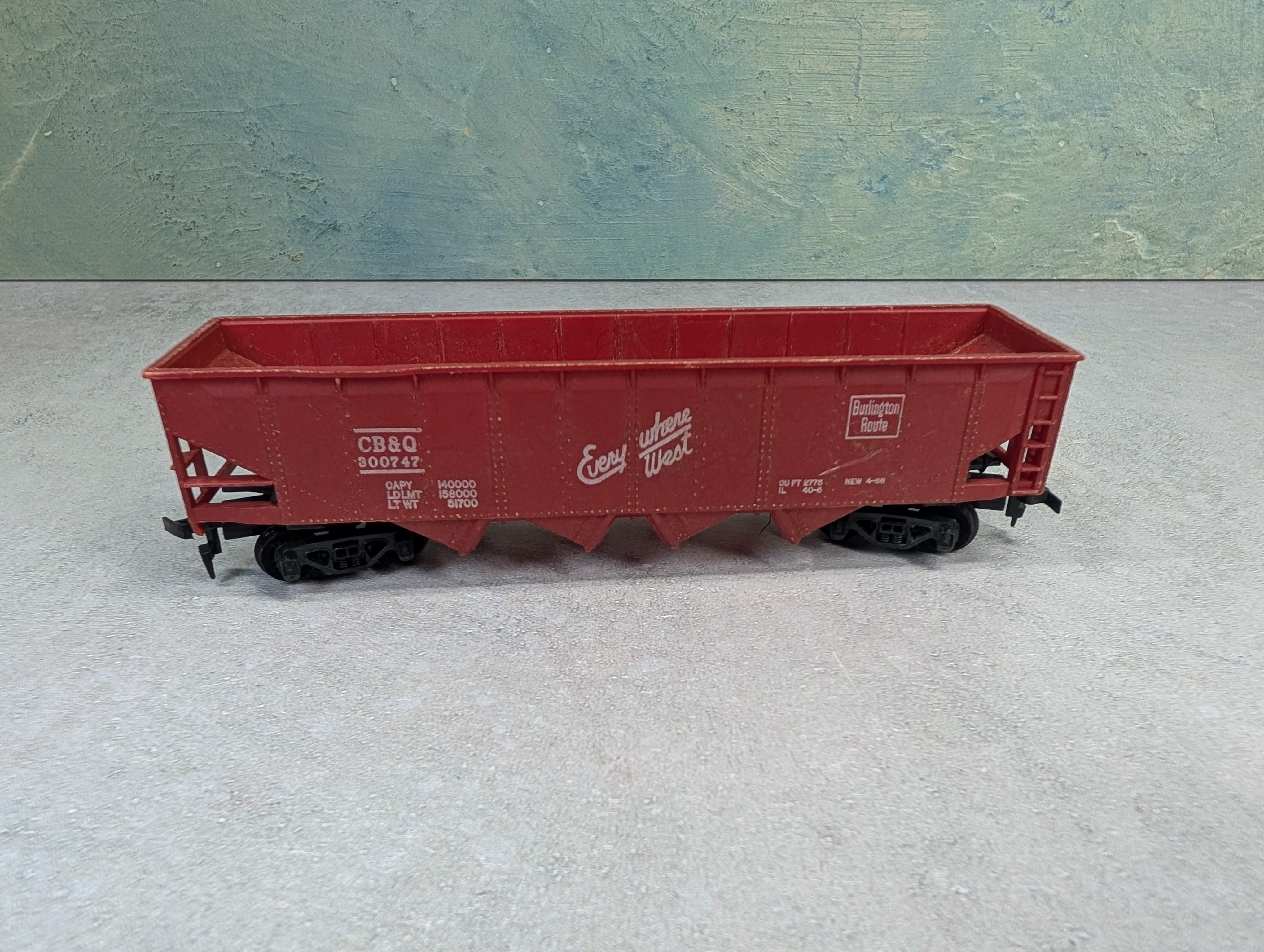 USED Tyco HO Scale Open Hopper Chicago, Burlington and Quincy CB&Q #300747