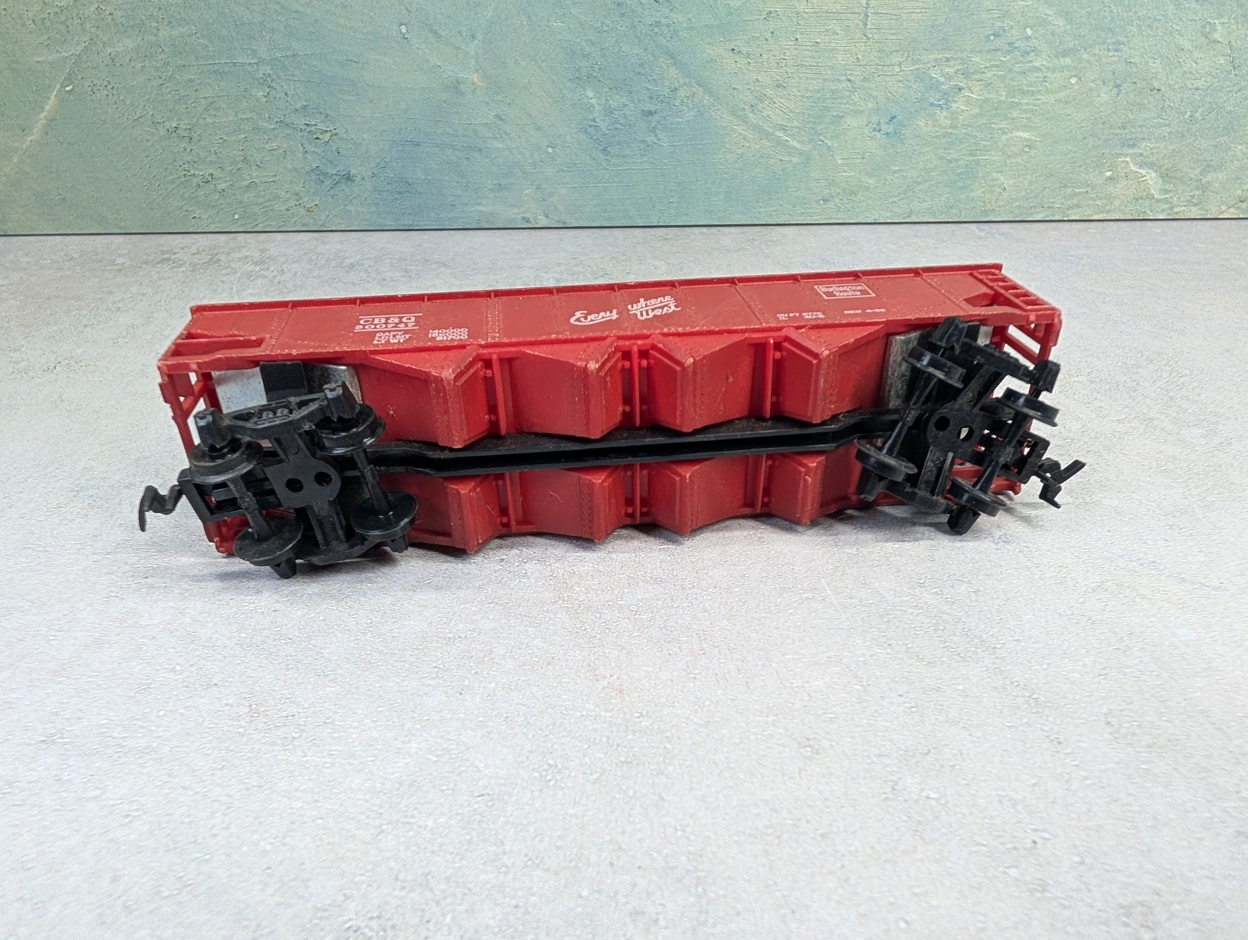 USED Tyco HO Scale Open Hopper Chicago, Burlington and Quincy CB&Q #300747