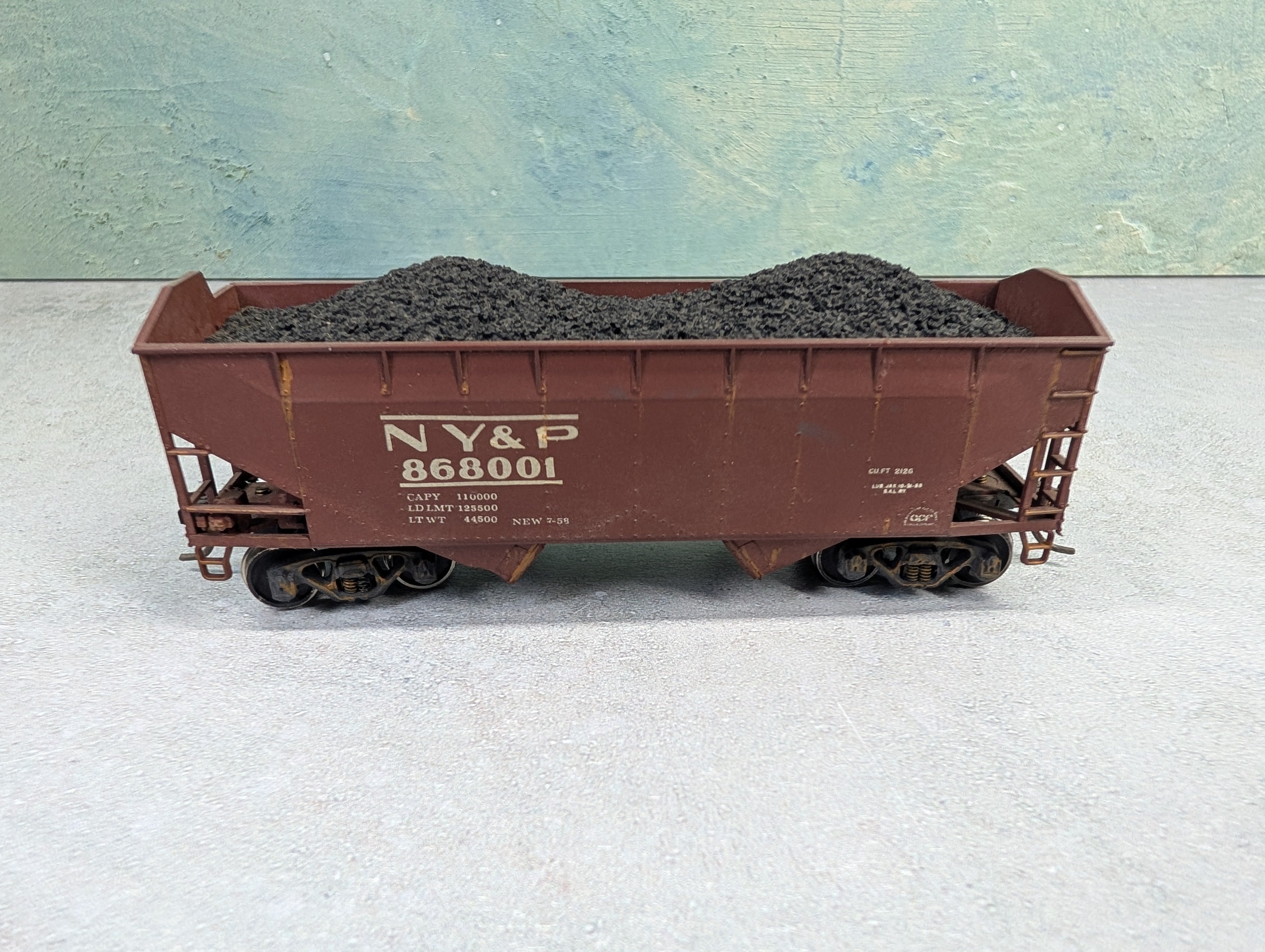 USED Athearn HO Scale 2 Bay Open Hopper New York and Pennsylvania NY&P #868001 Weathered w/ Coal Load