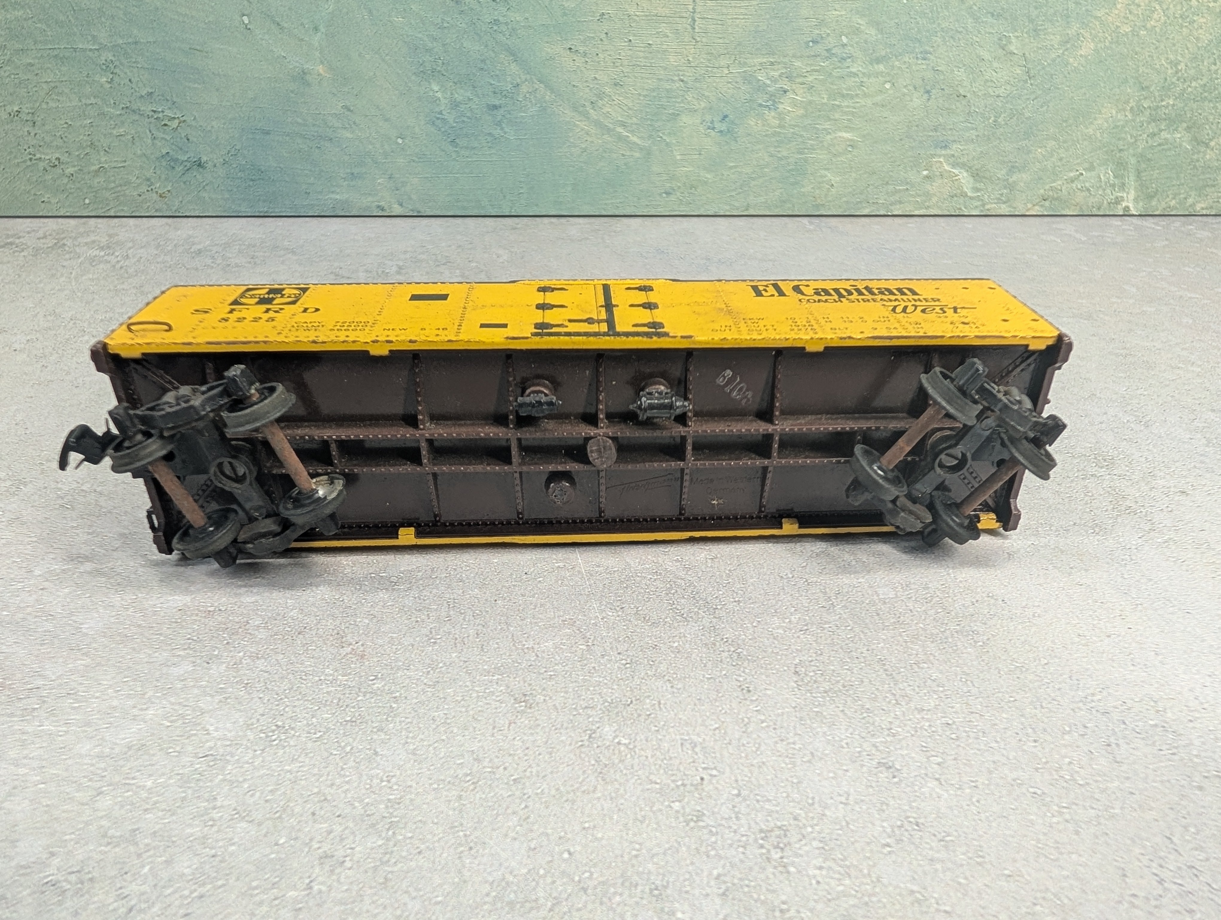 USED Fleischmann HO Scale Box Car, Metal Santa Fe SFRD #8225 El Capitan