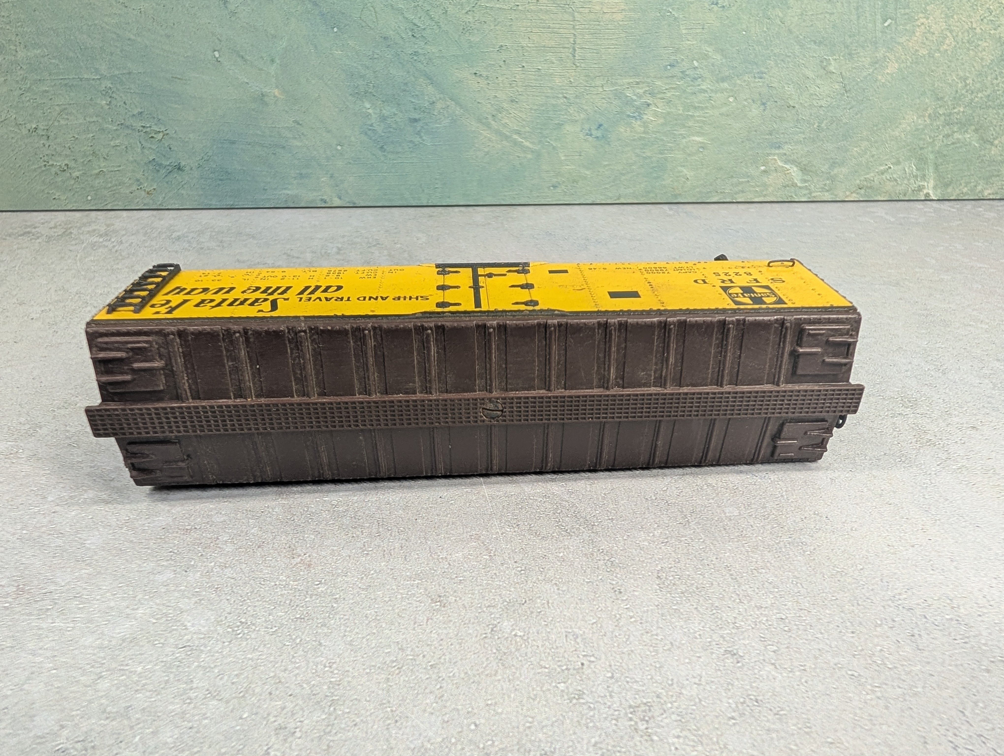 USED Fleischmann HO Scale Box Car, Metal Santa Fe SFRD #8225 El Capitan